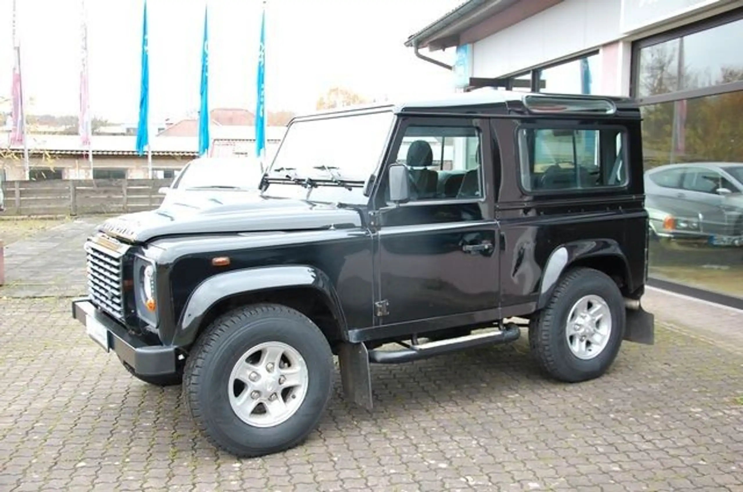 Land Rover - Defender