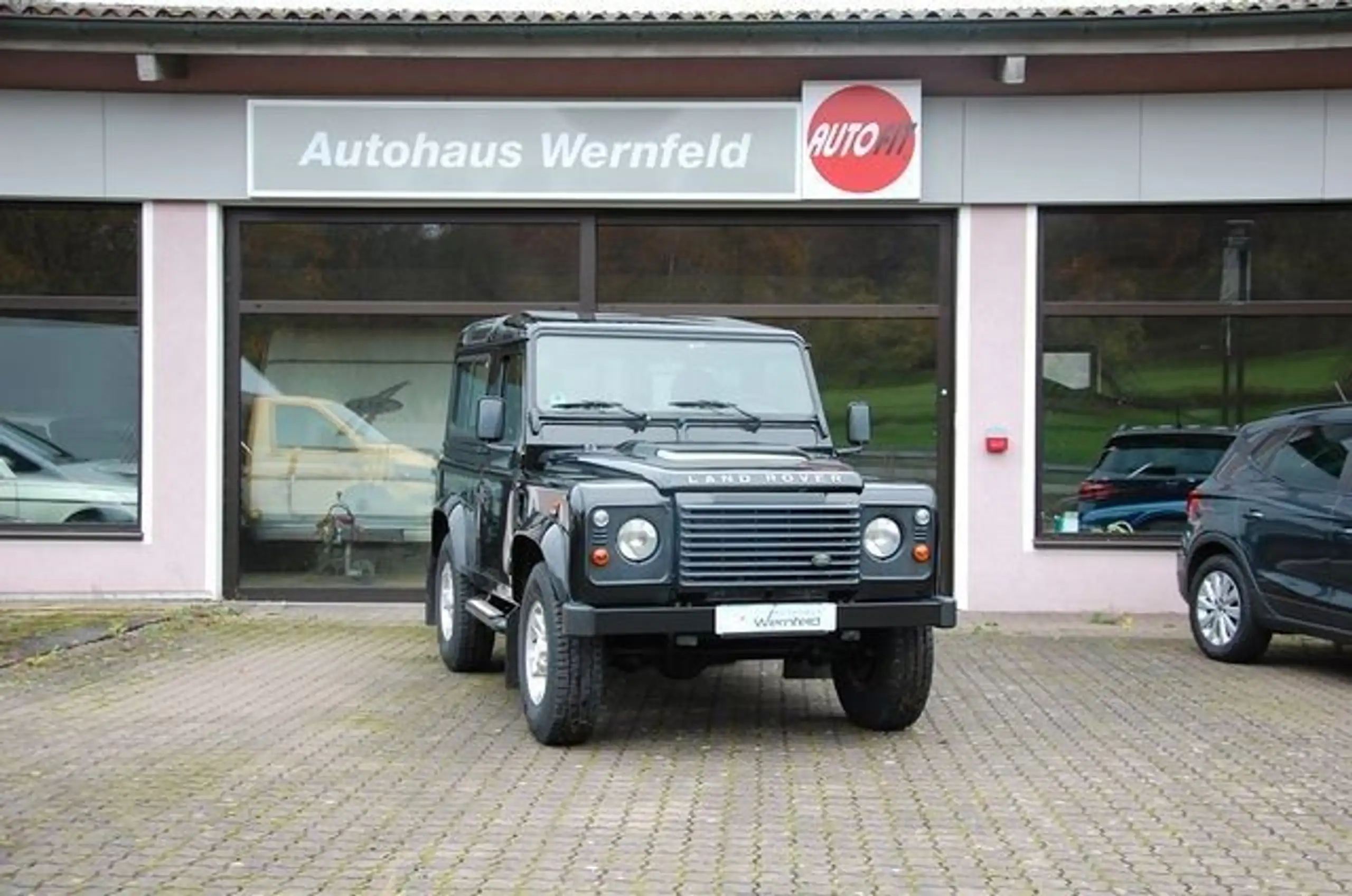 Land Rover - Defender