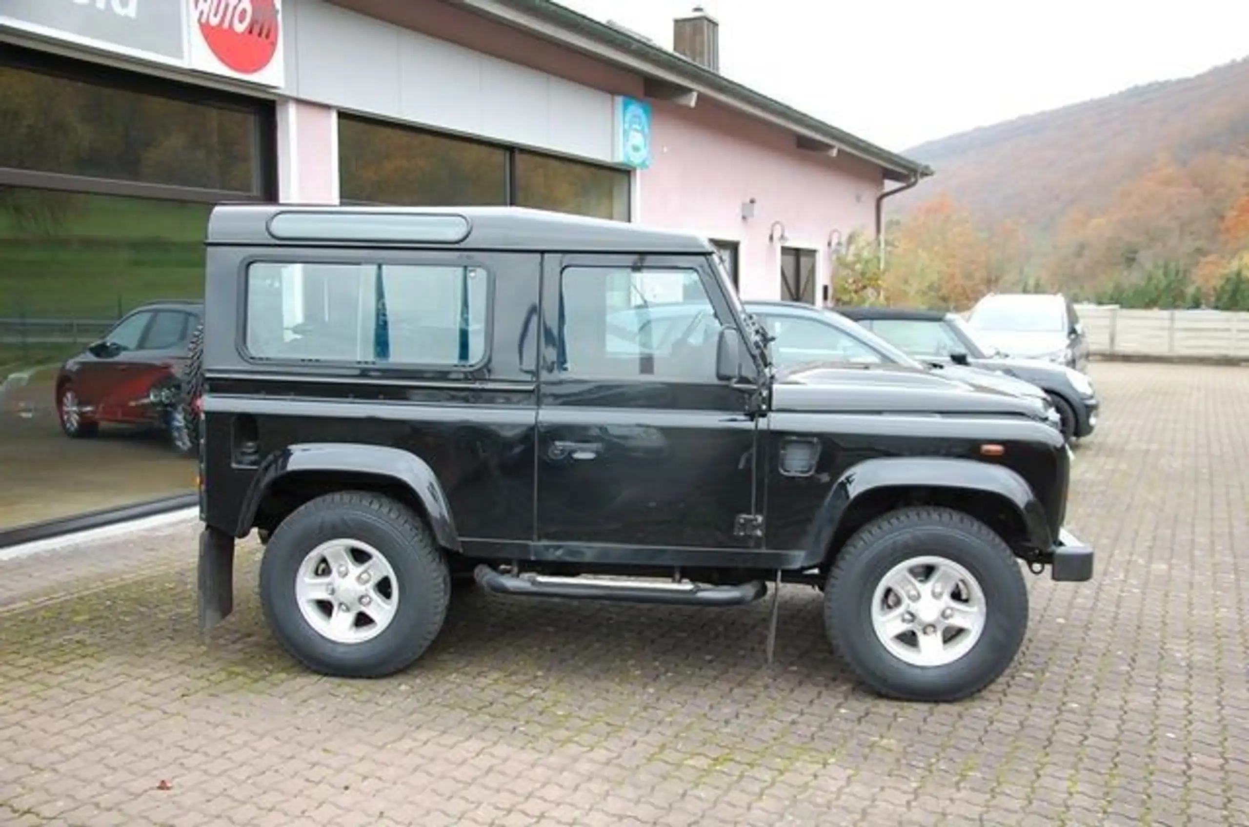 Land Rover - Defender