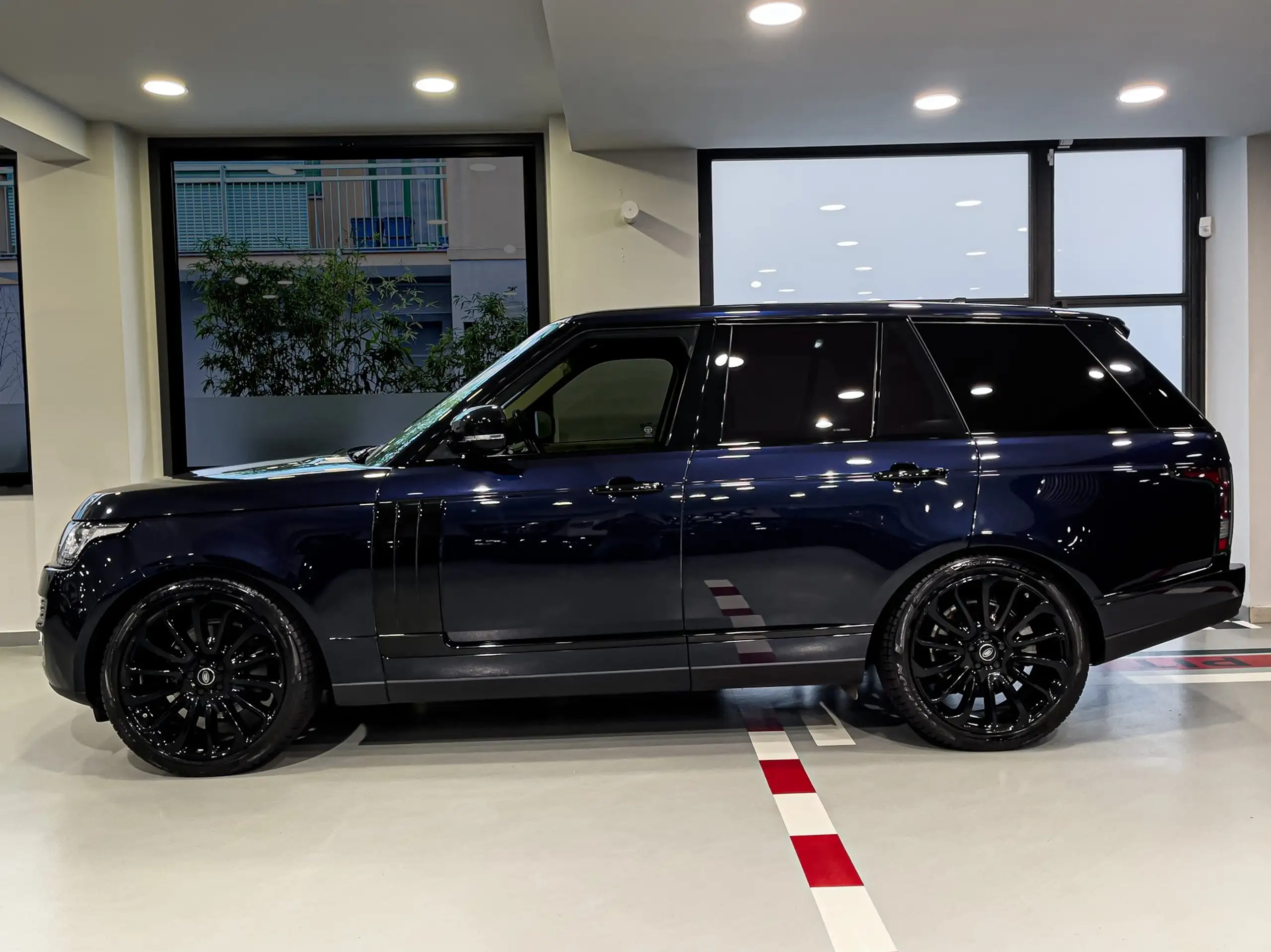 Land Rover - Range Rover