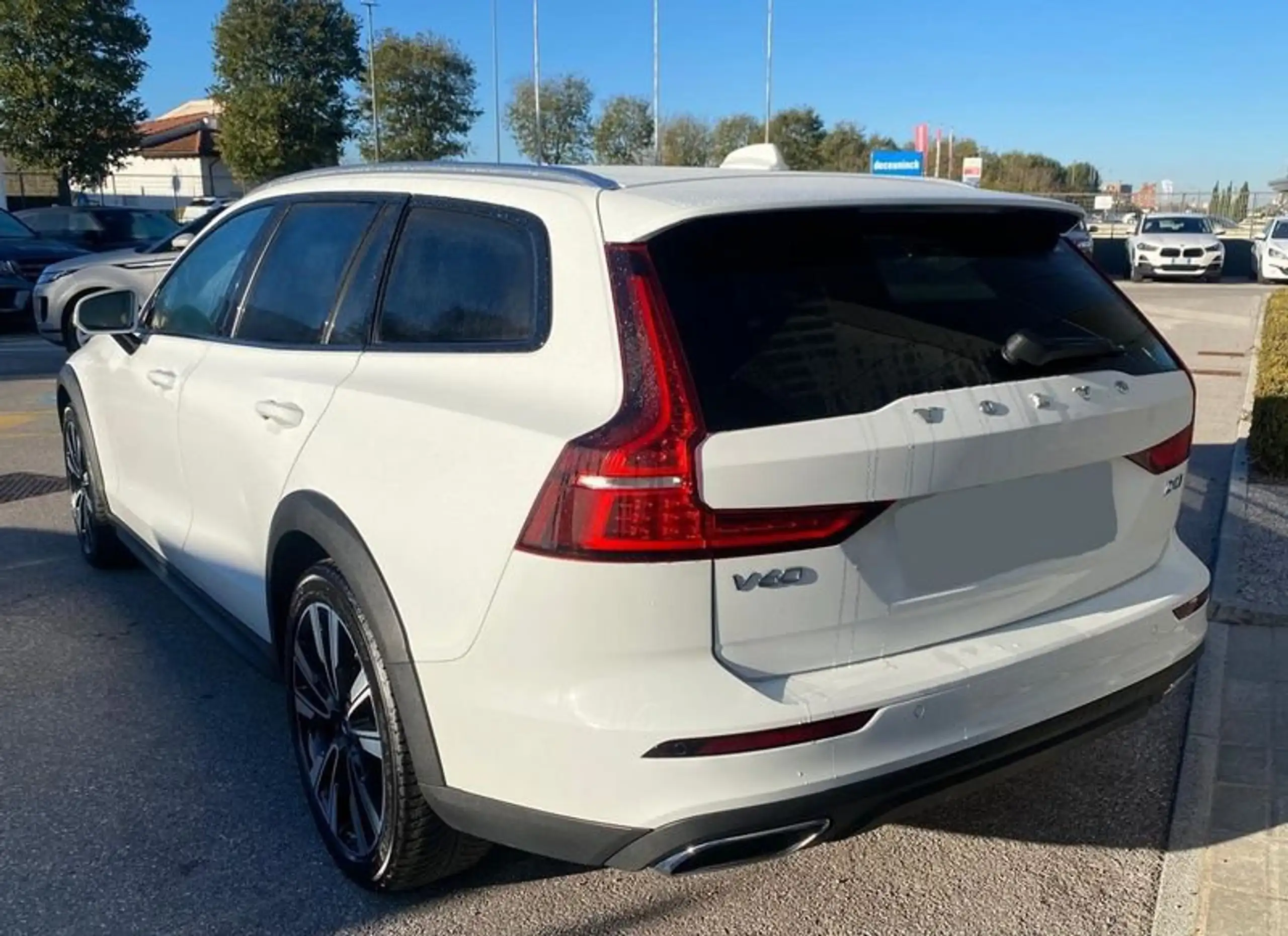 Volvo - V60 Cross Country