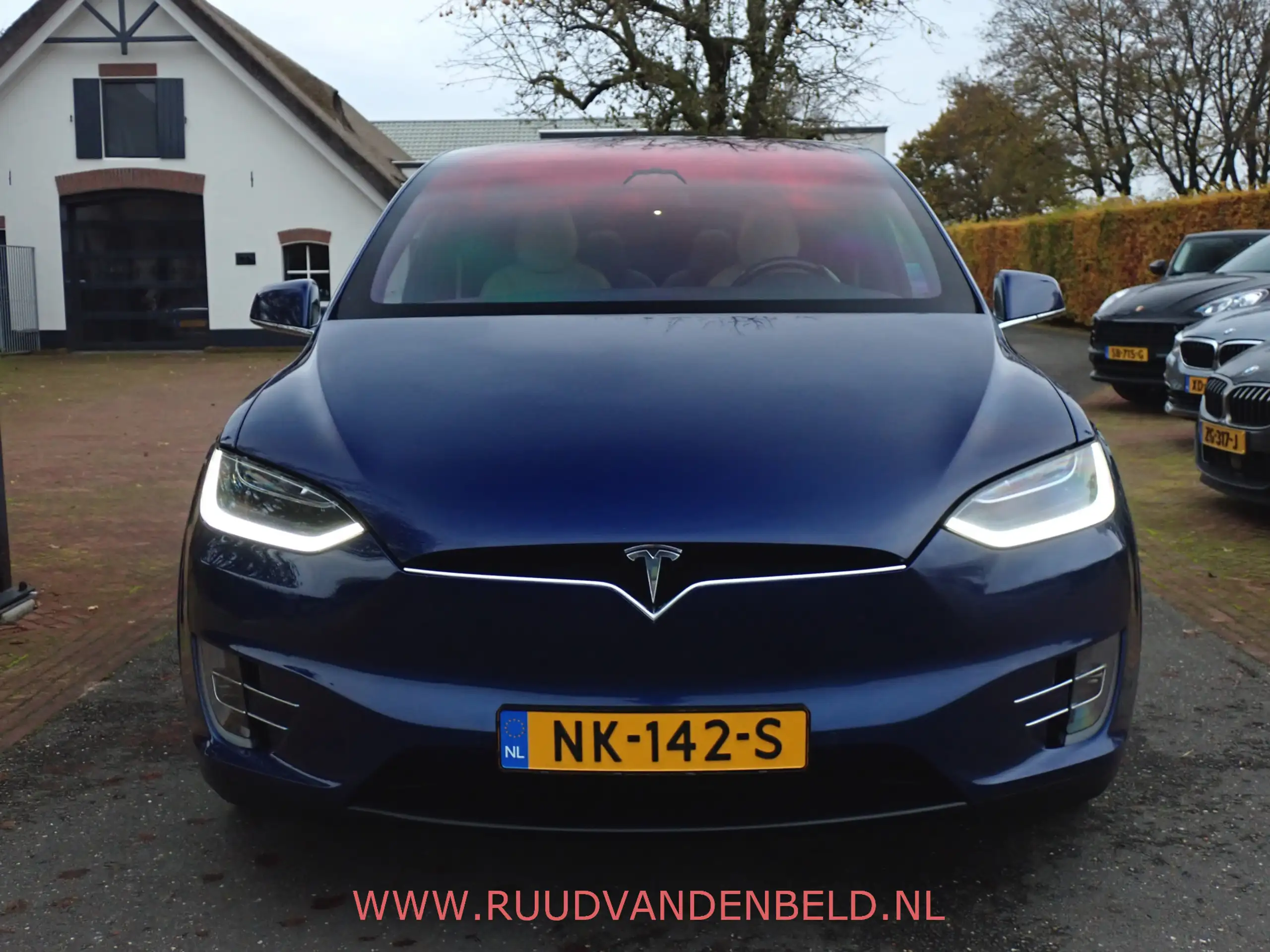 Tesla - Model X