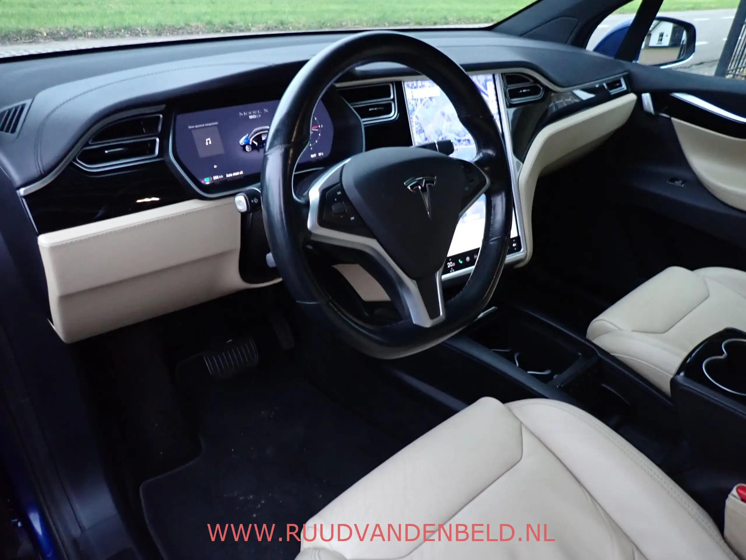 Tesla - Model X