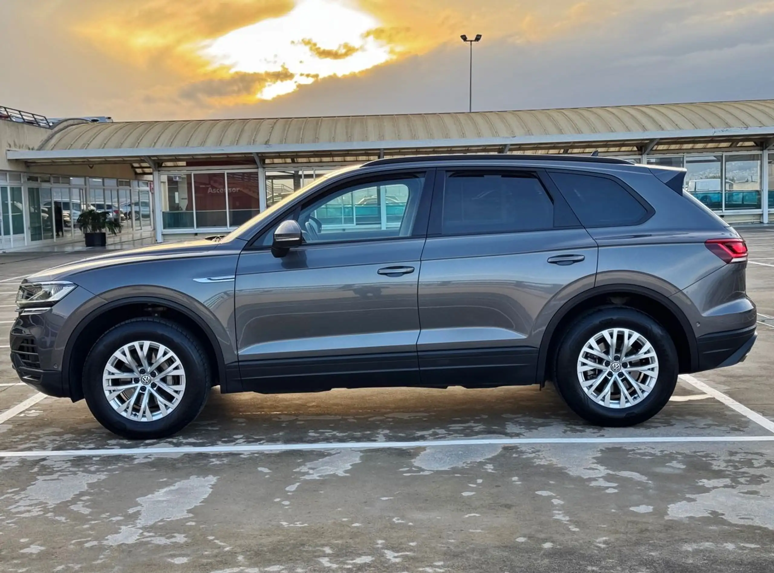 Volkswagen - Touareg