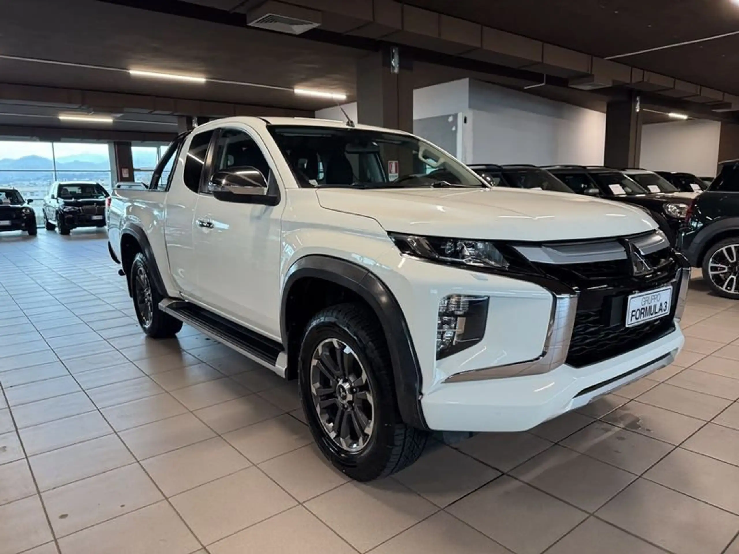 Mitsubishi - L200