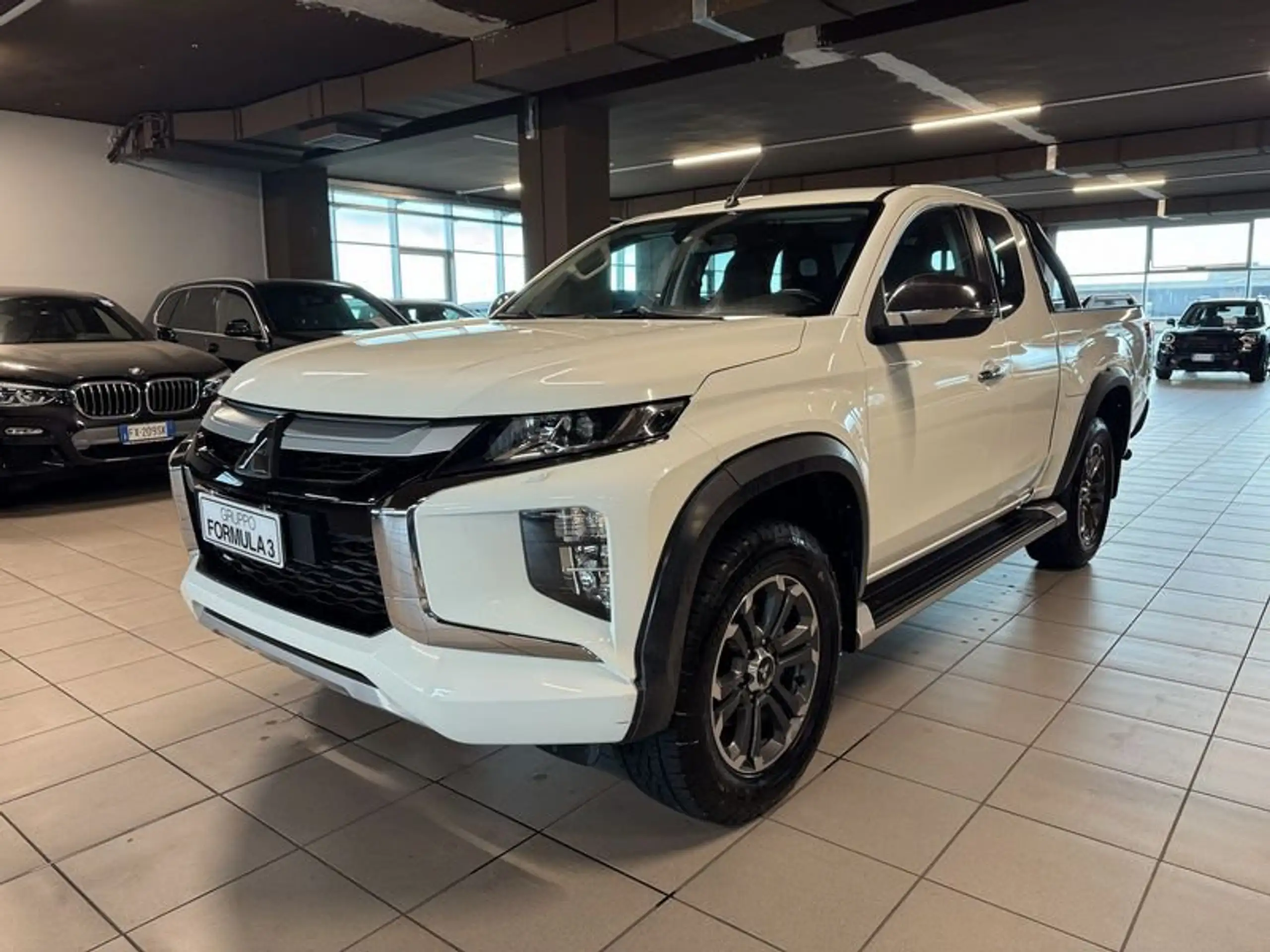 Mitsubishi - L200