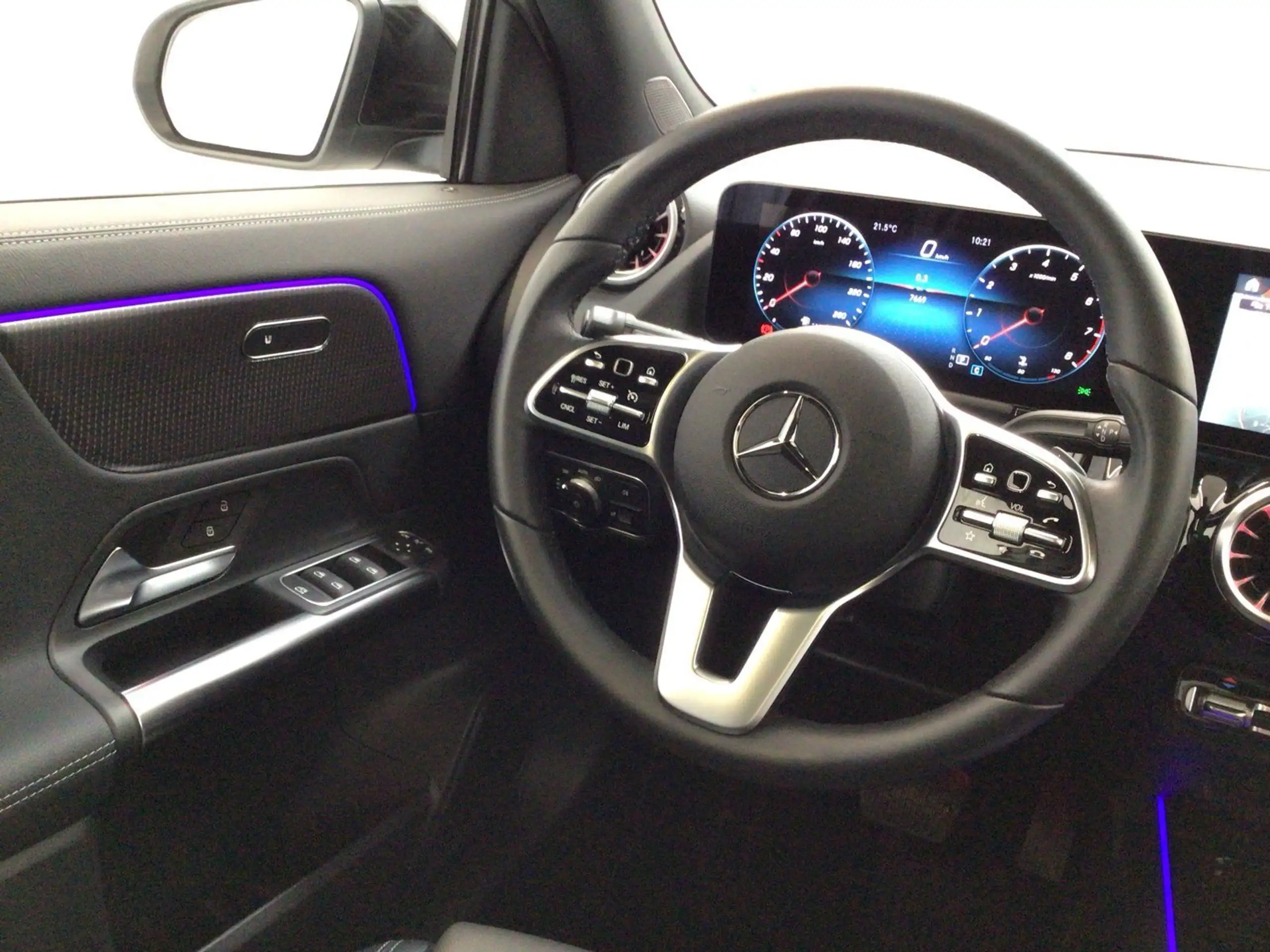 Mercedes-Benz - GLA 180