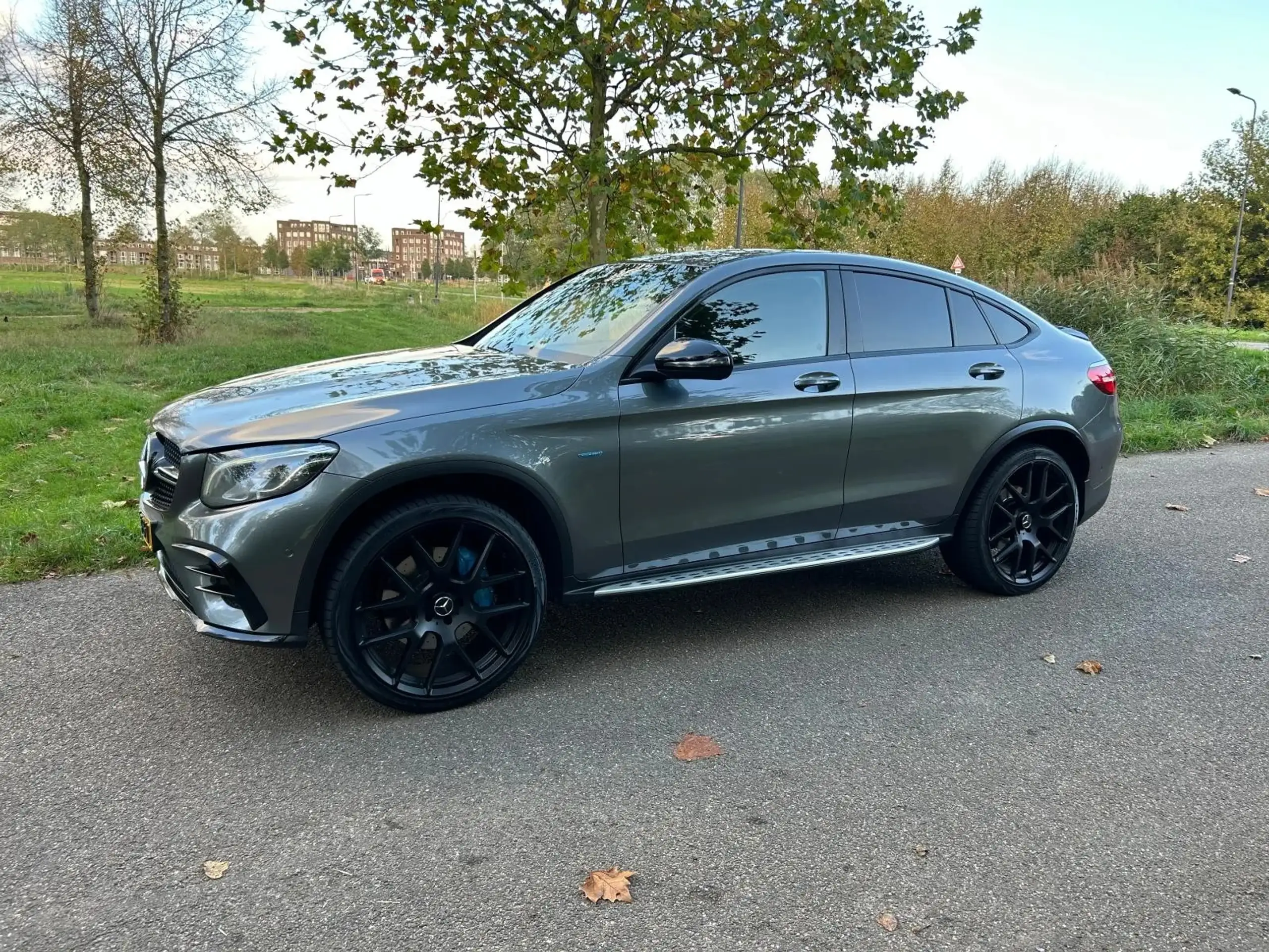 Mercedes-Benz - GLC 350