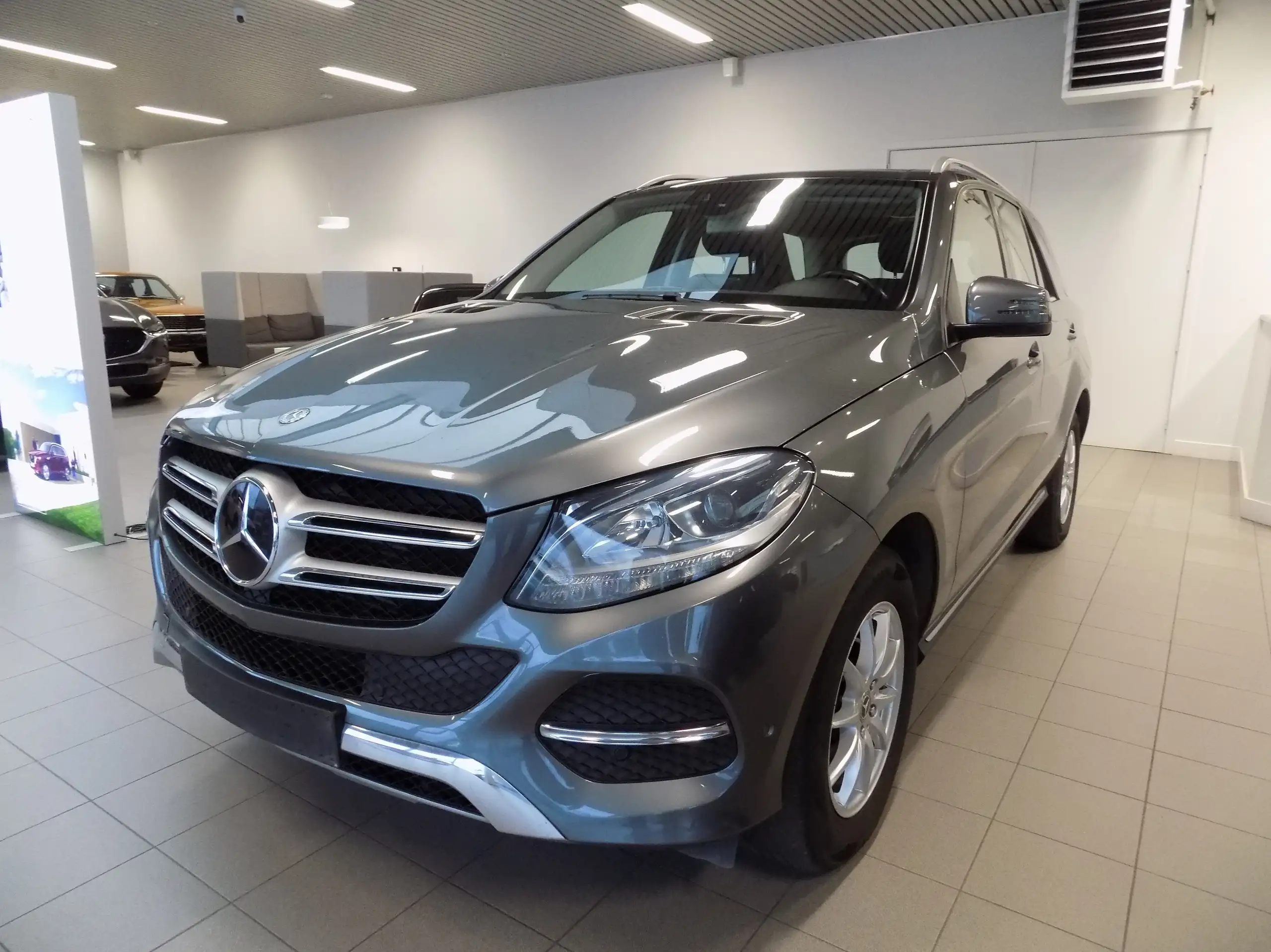 Mercedes-Benz - GLE 350