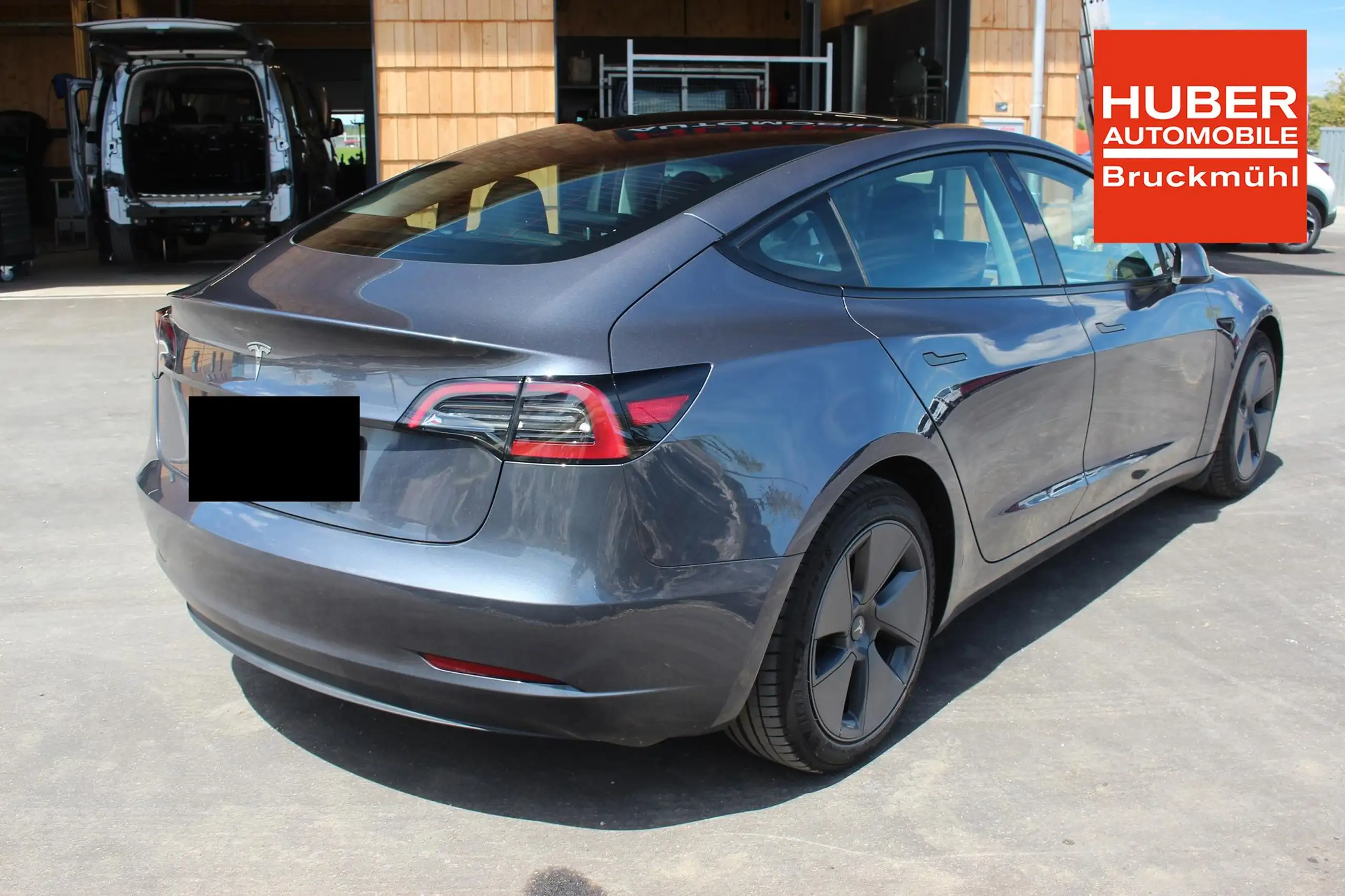 Tesla - Model 3