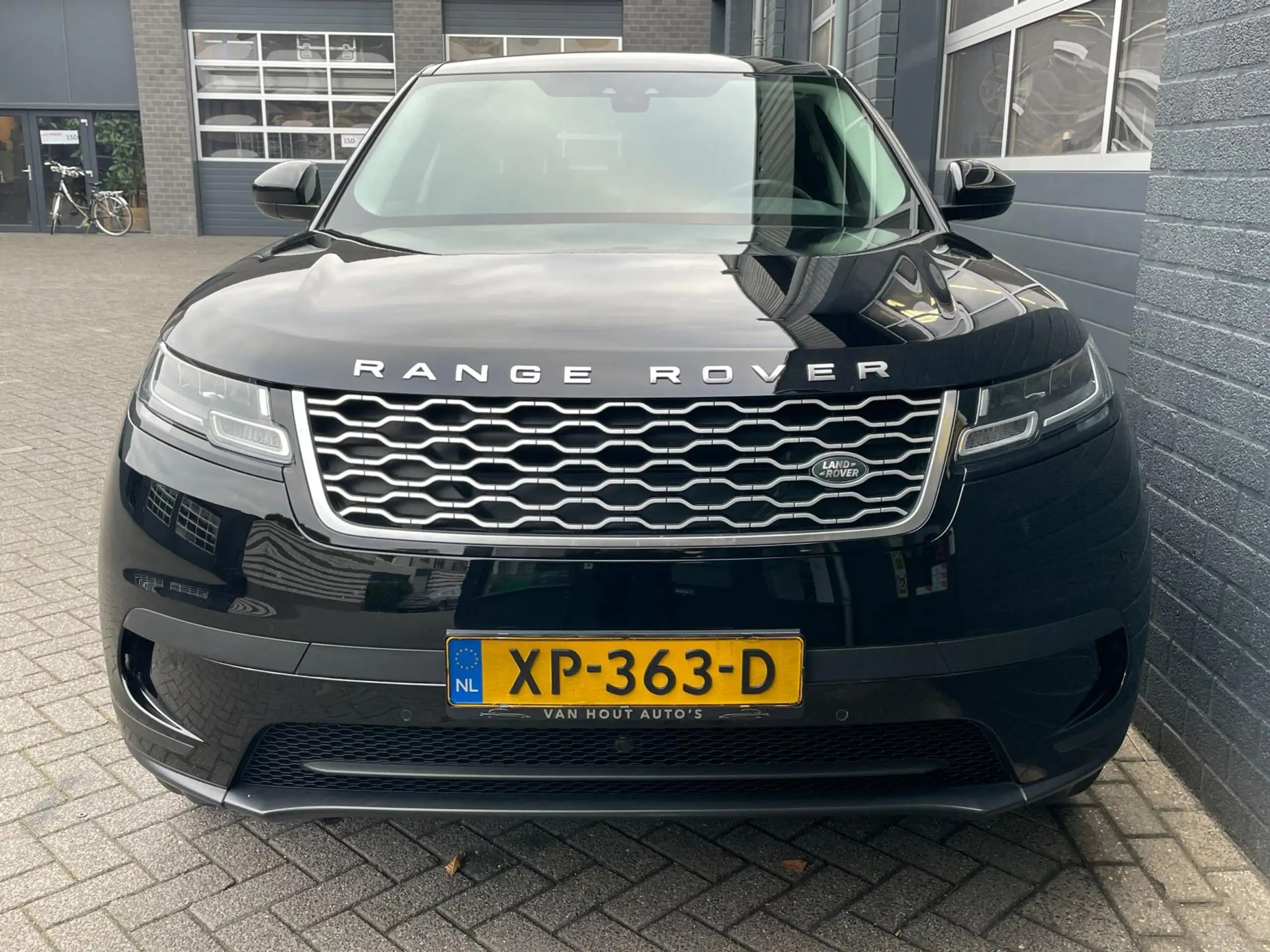 Land Rover - Range Rover Velar