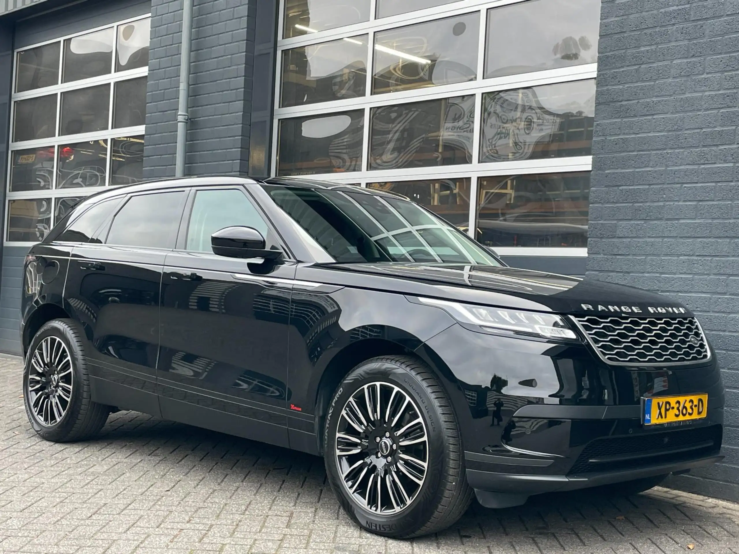 Land Rover - Range Rover Velar