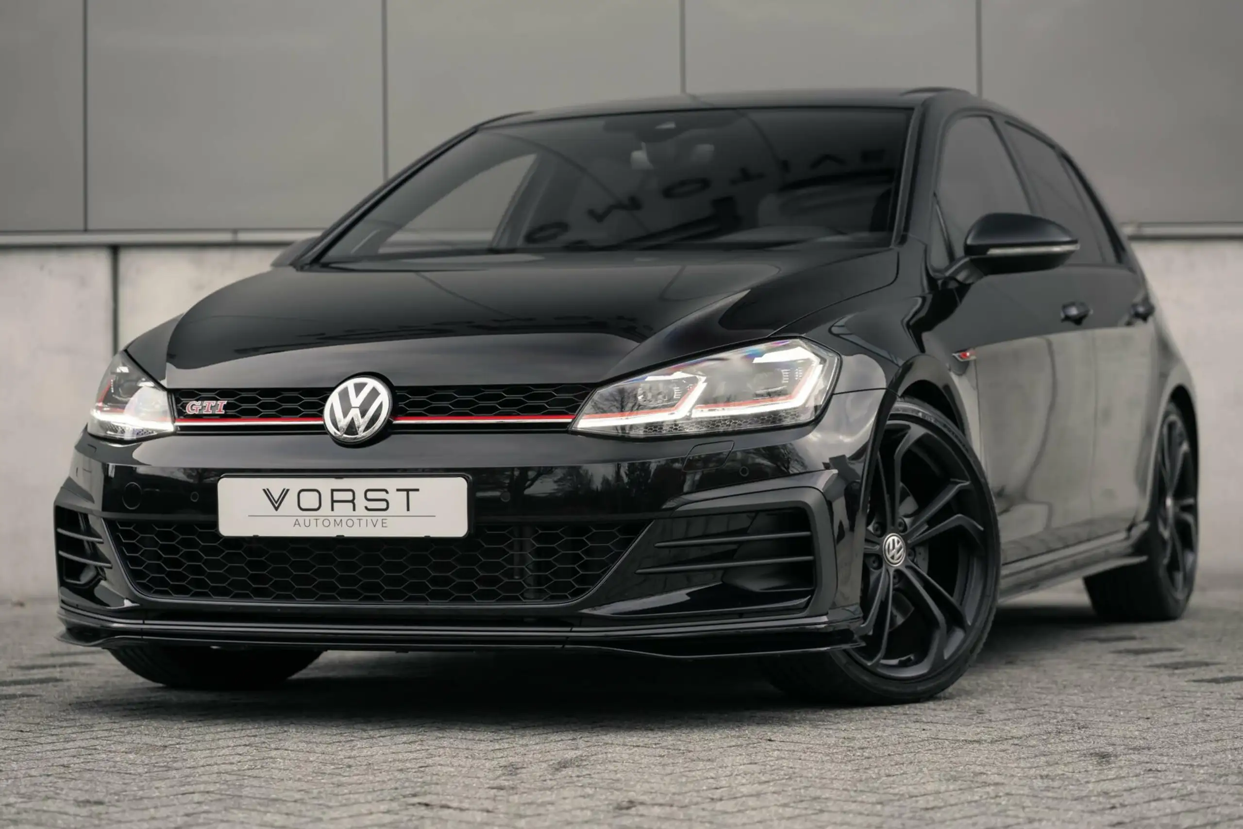 Volkswagen - Golf GTI