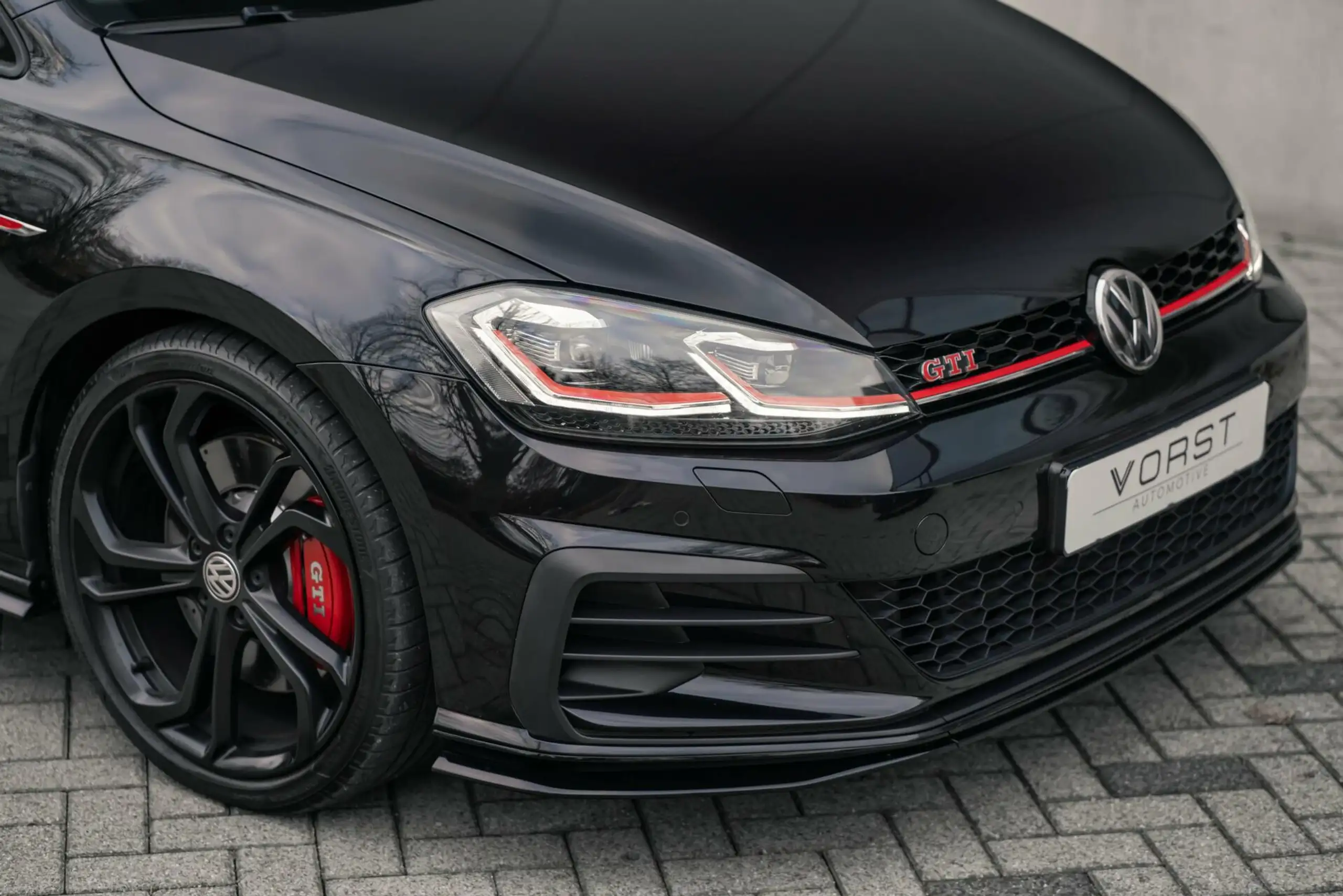 Volkswagen - Golf GTI