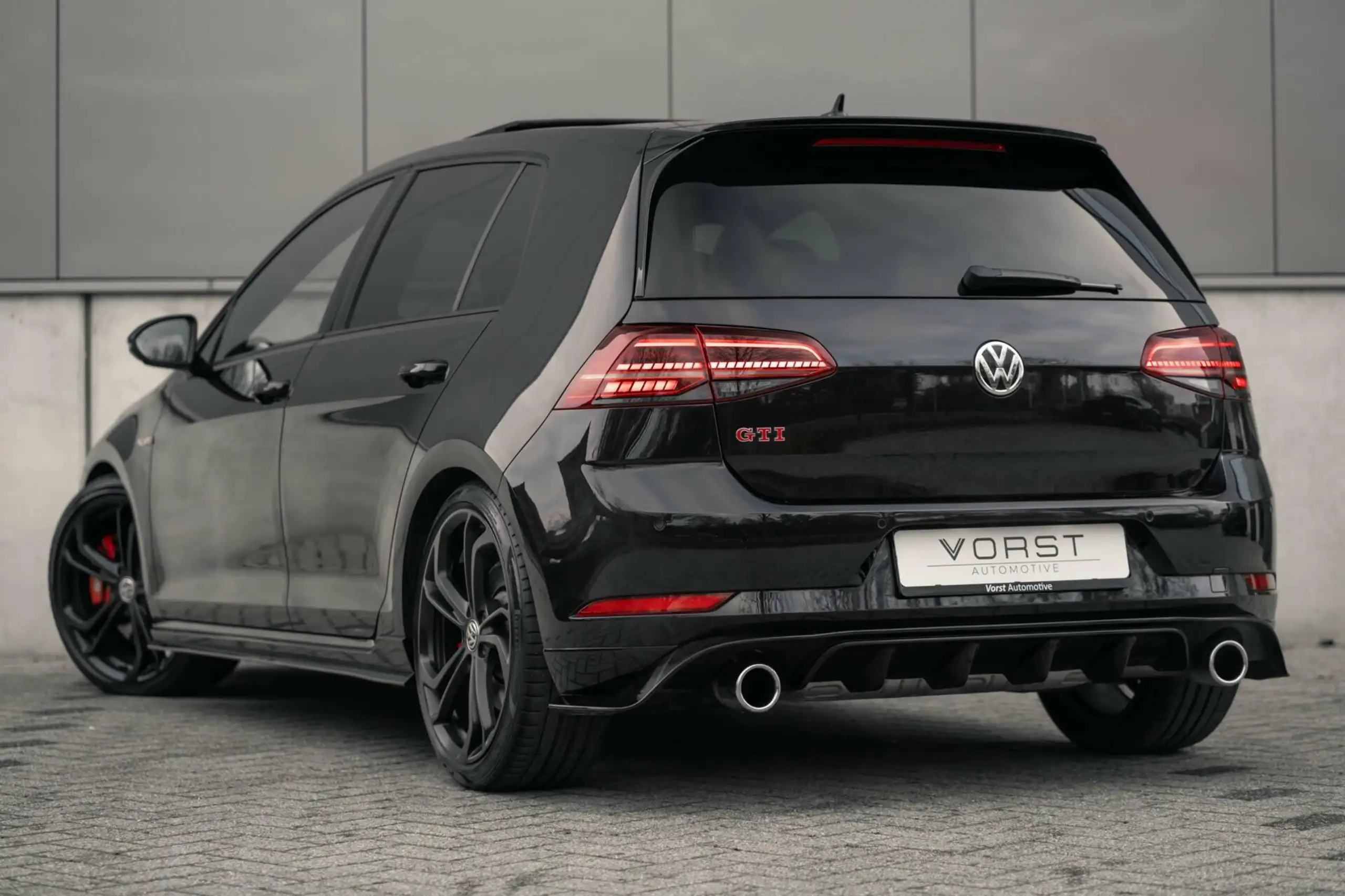 Volkswagen - Golf GTI