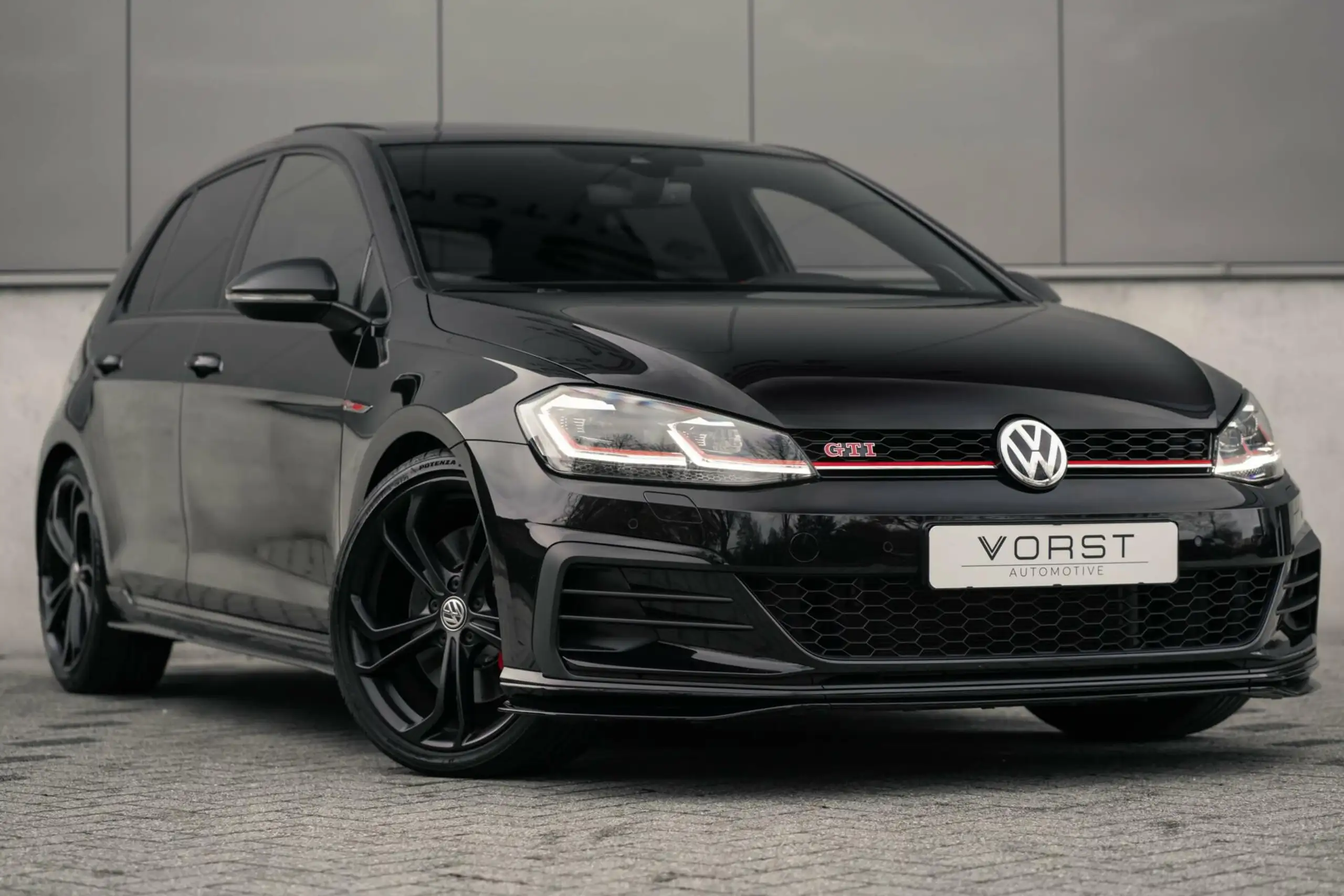 Volkswagen - Golf GTI