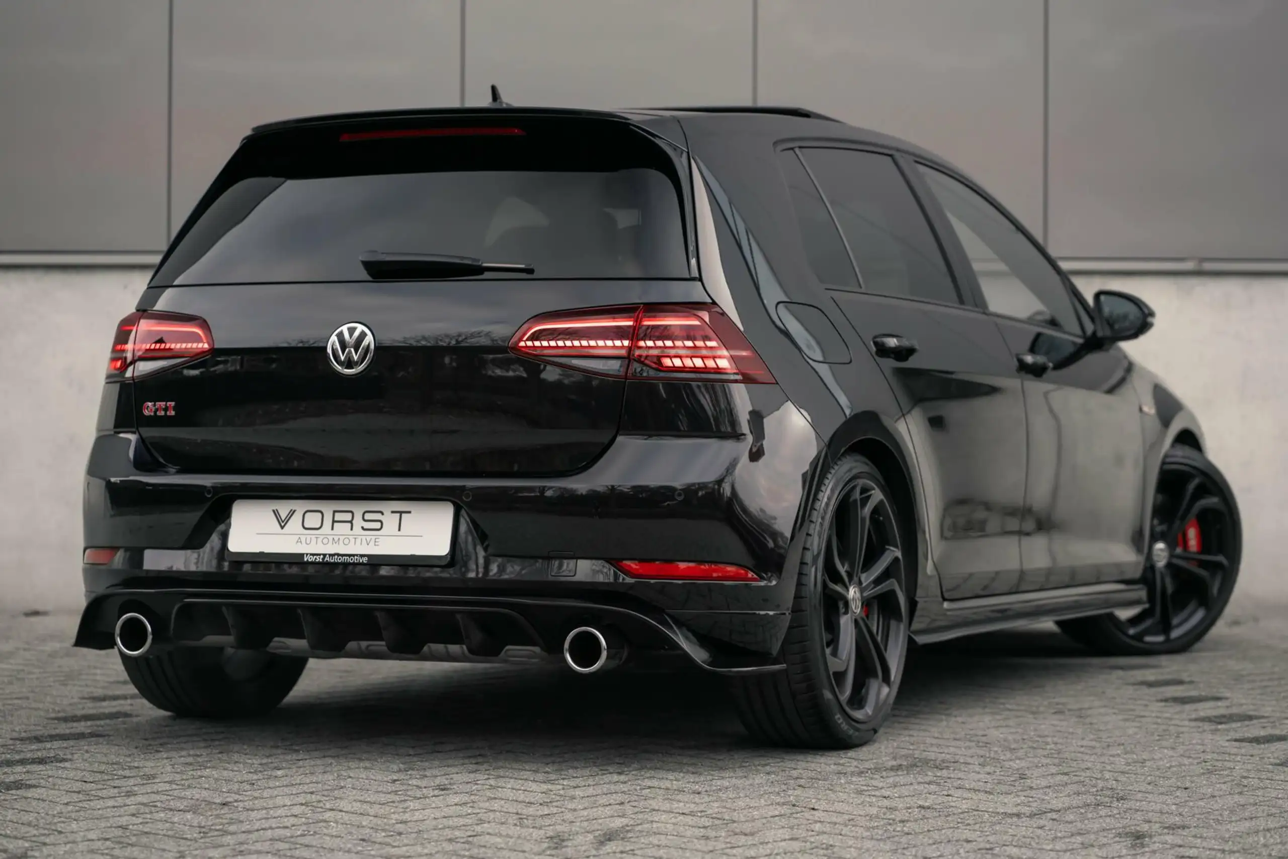 Volkswagen - Golf GTI