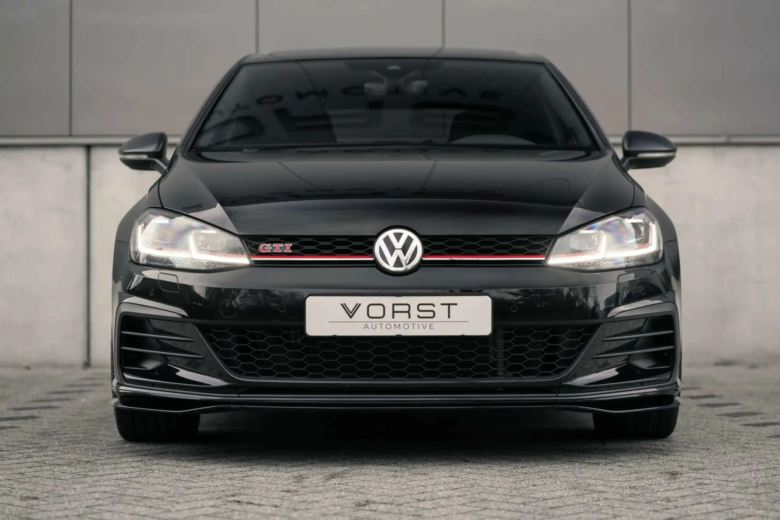 Volkswagen - Golf GTI