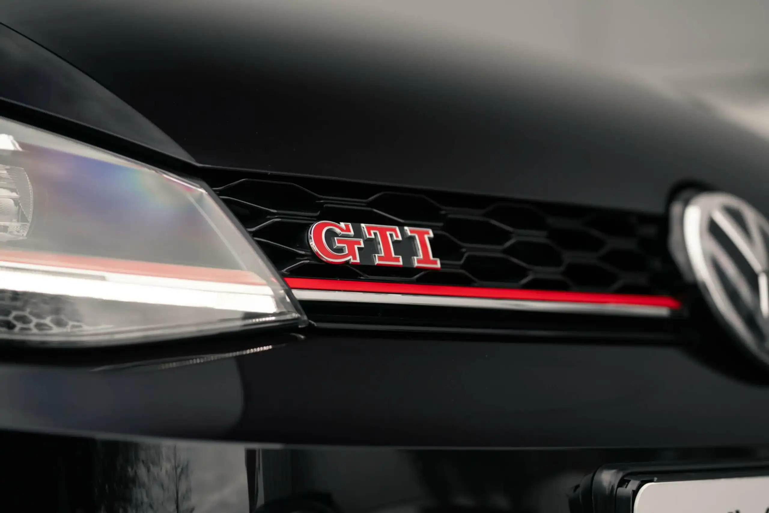 Volkswagen - Golf GTI