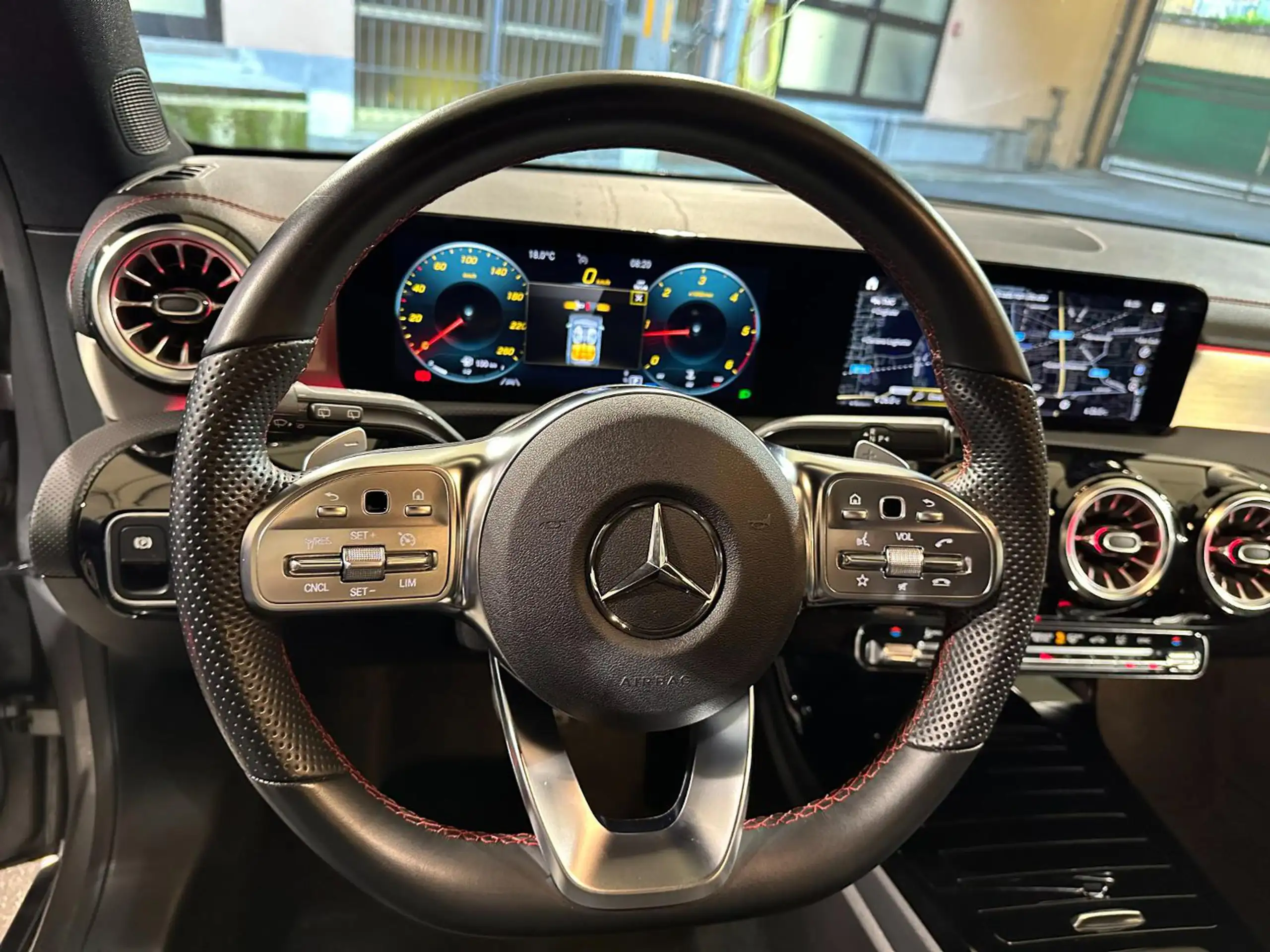 Mercedes-Benz - CLA 200