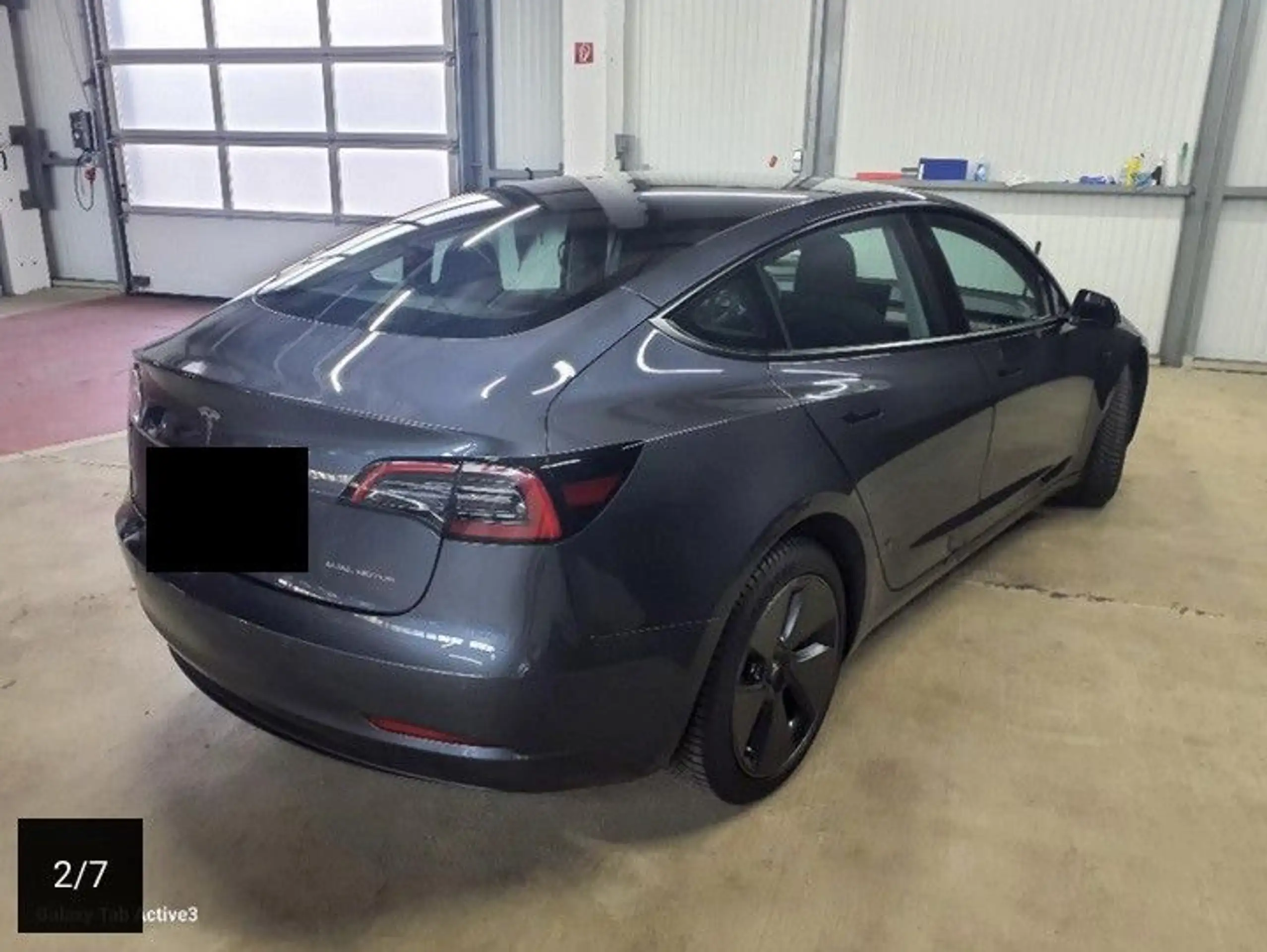 Tesla - Model 3