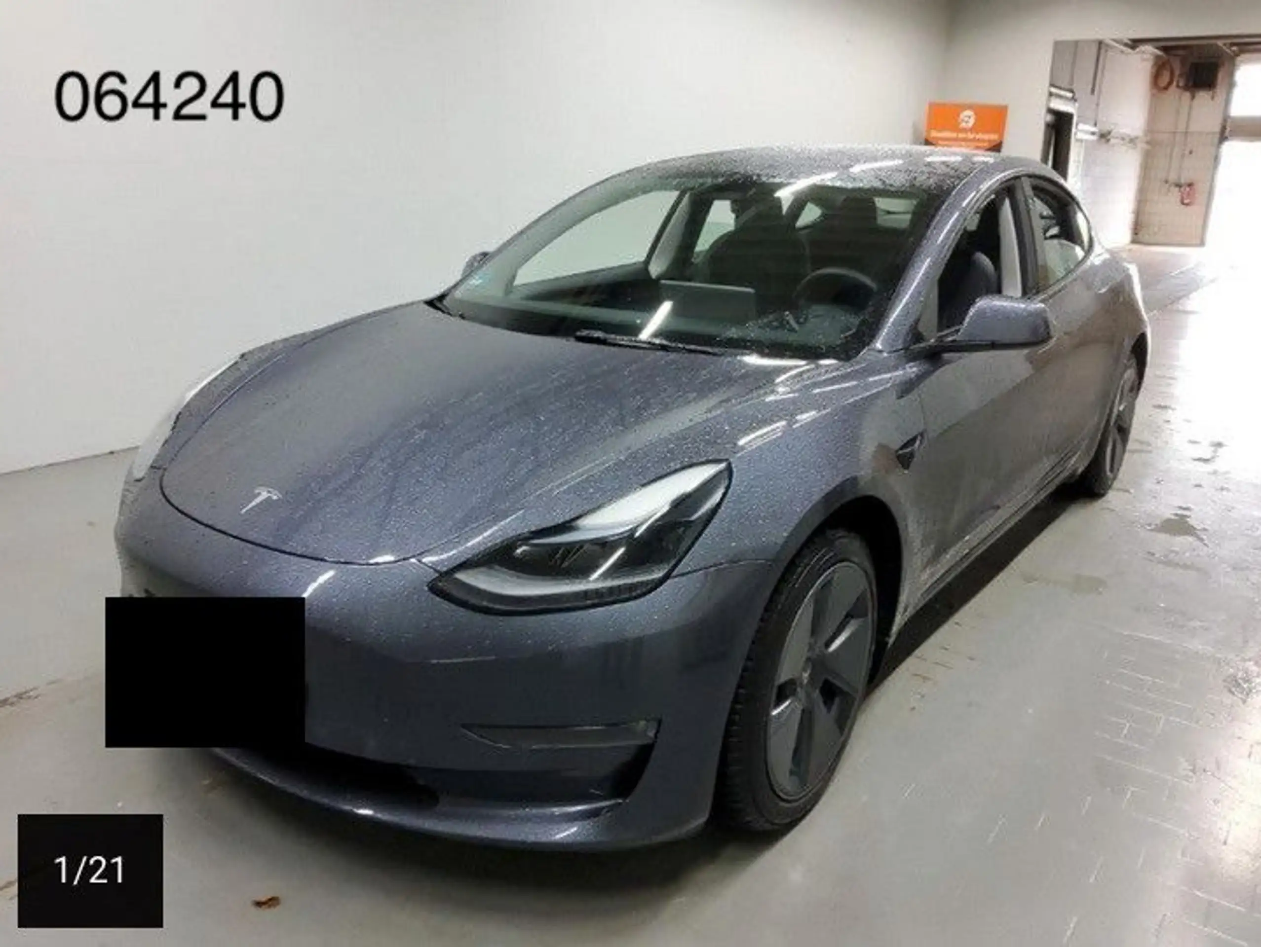 Tesla - Model 3