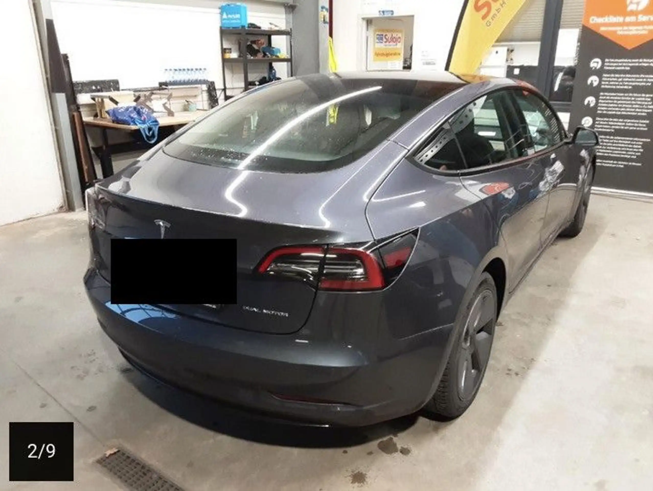 Tesla - Model 3