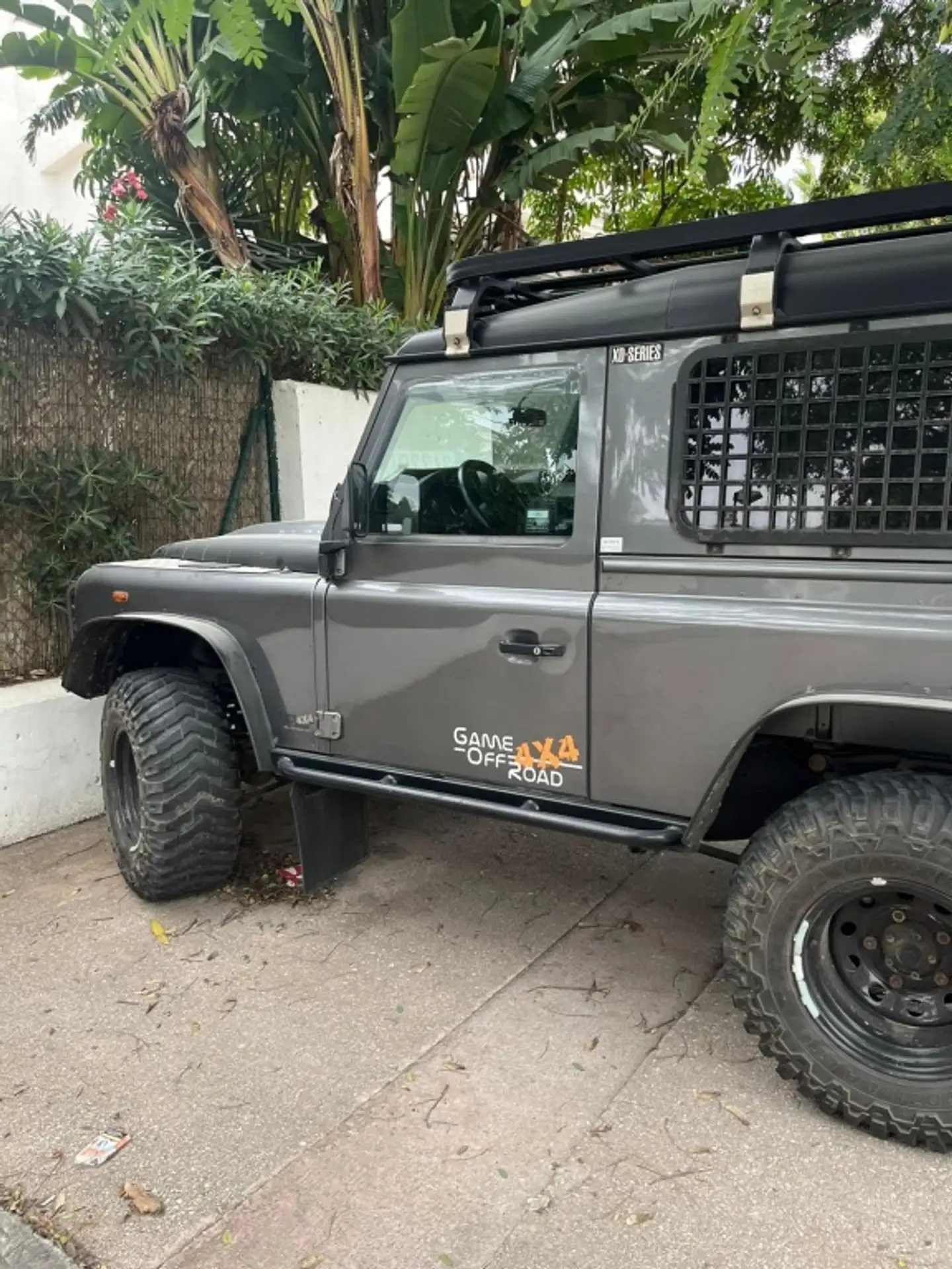 Land Rover - Defender