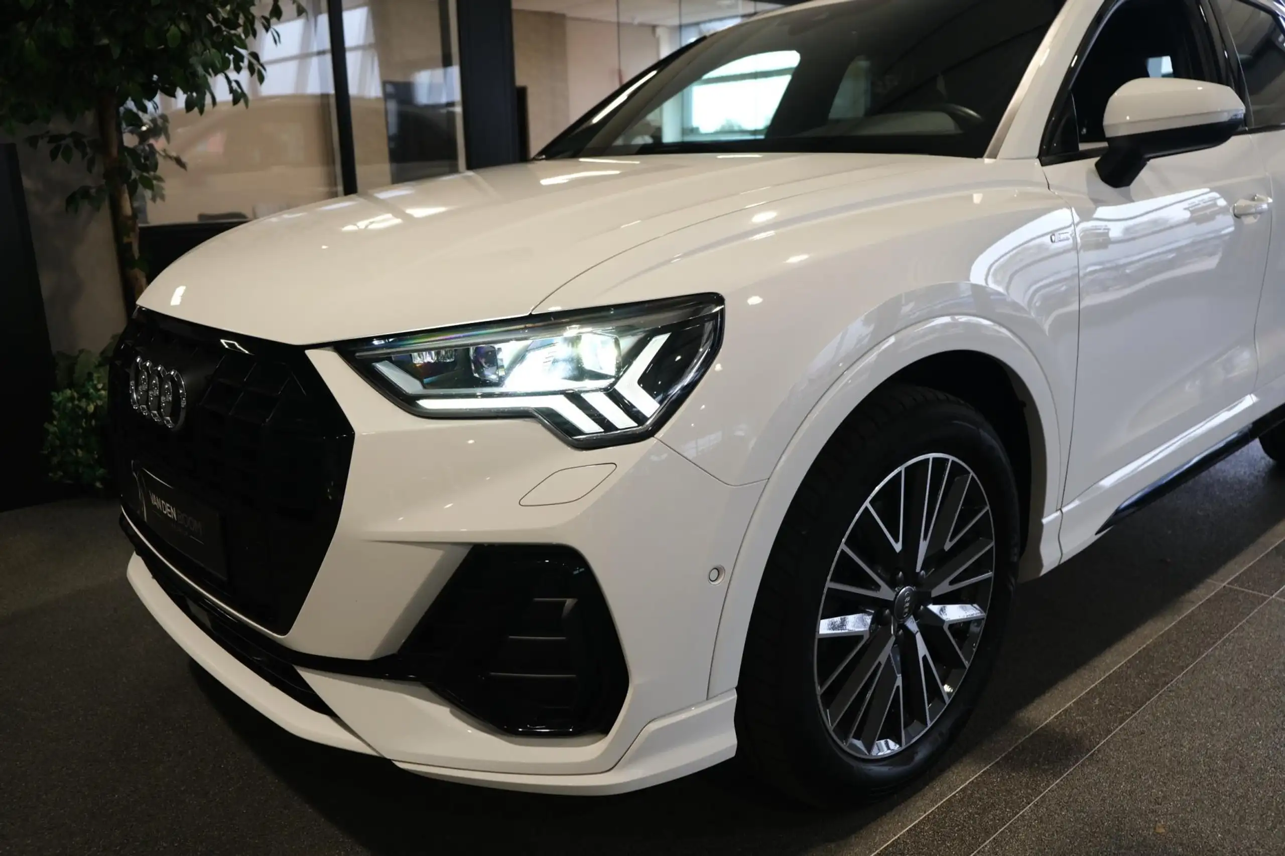 Audi - Q3