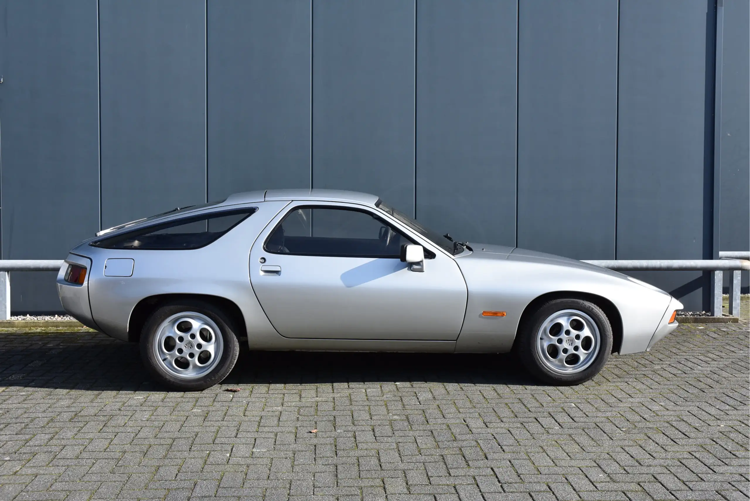 Porsche - 928