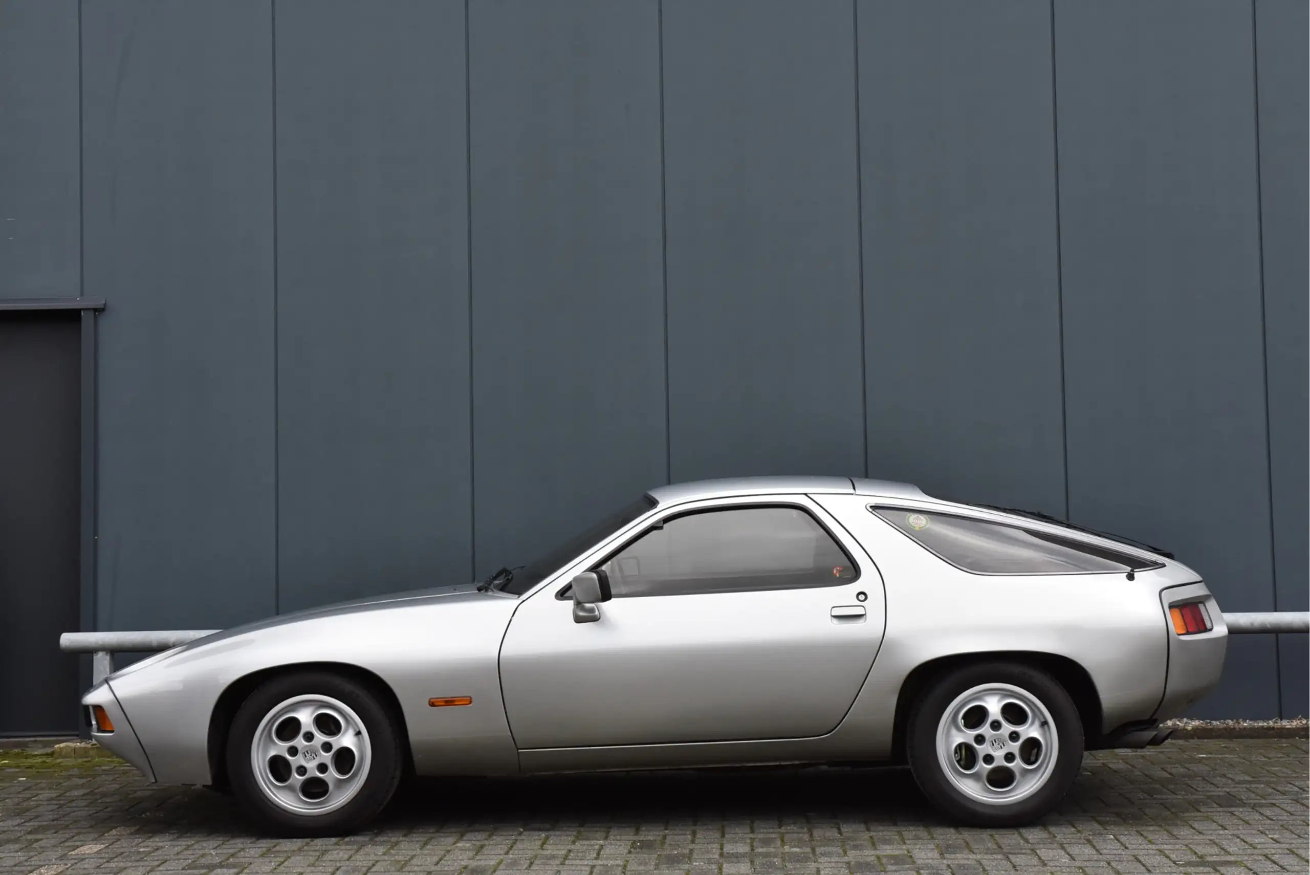 Porsche - 928