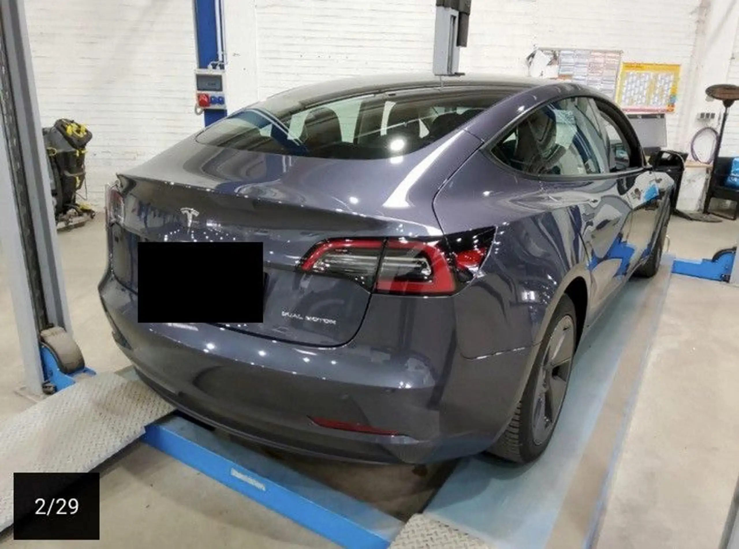 Tesla - Model 3