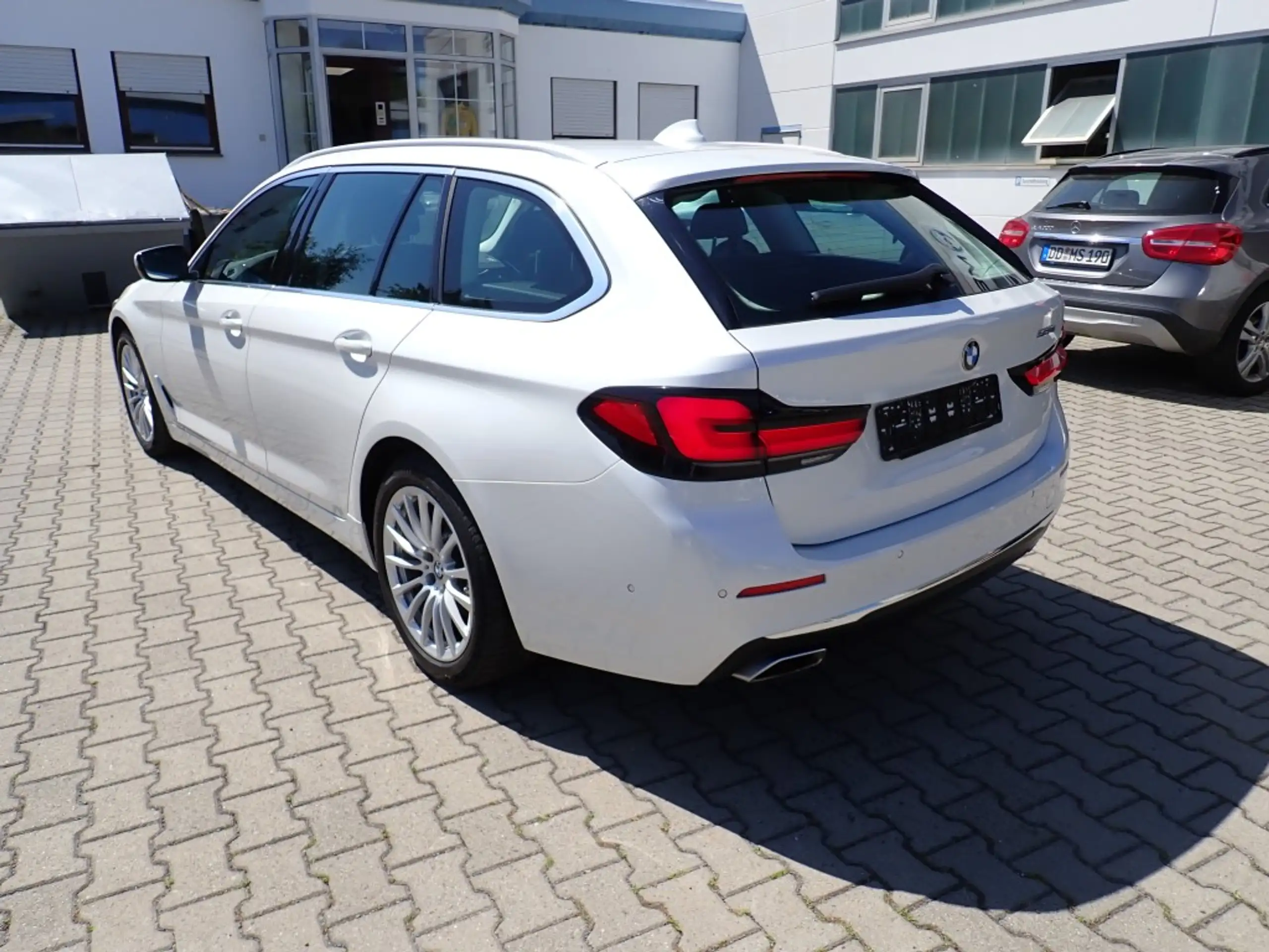 BMW - 520