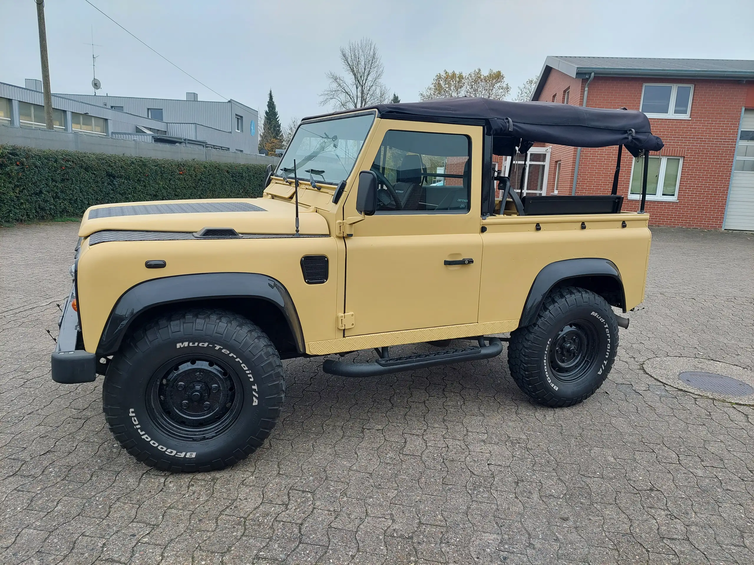 Land Rover - Defender