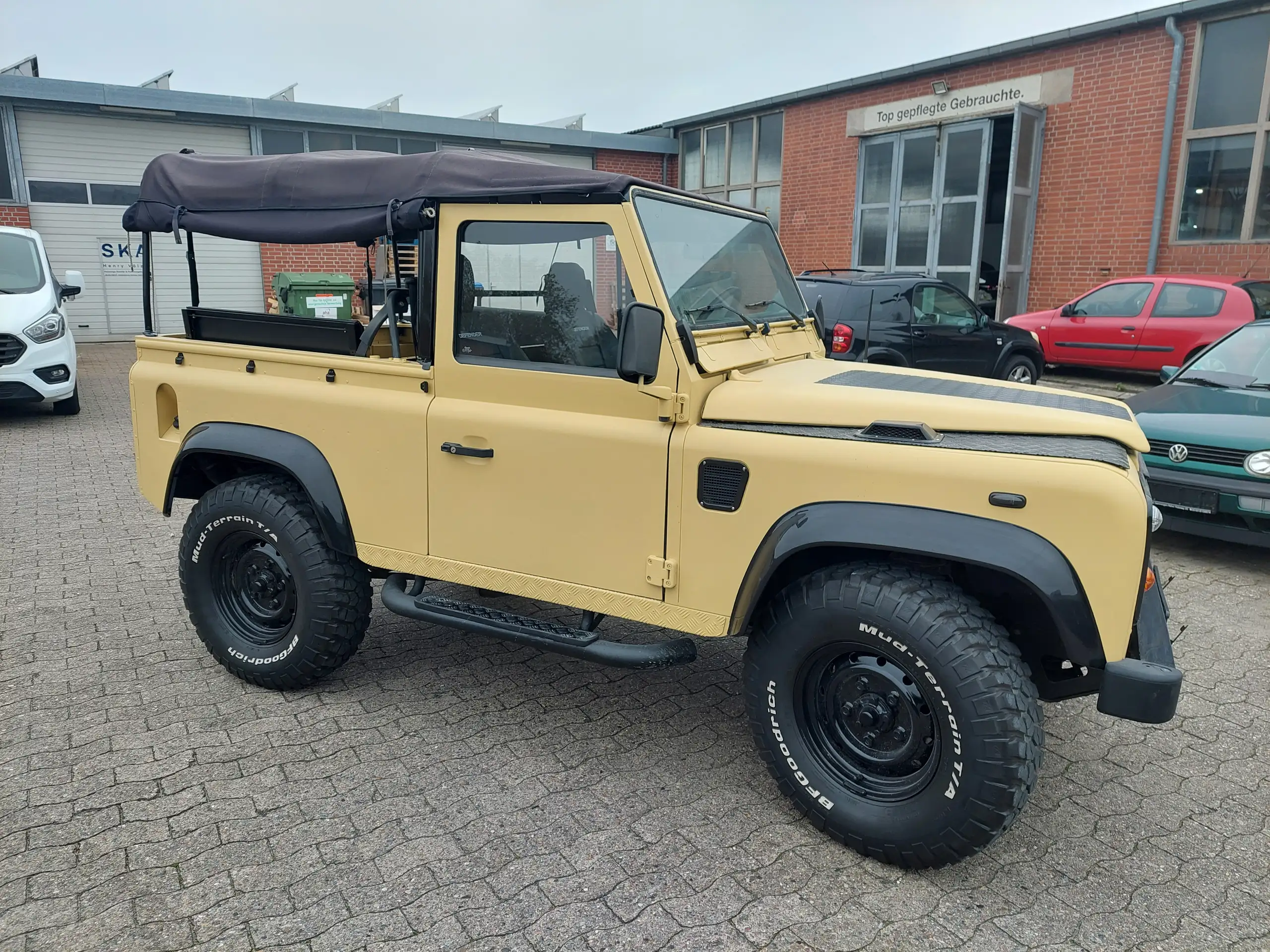 Land Rover - Defender