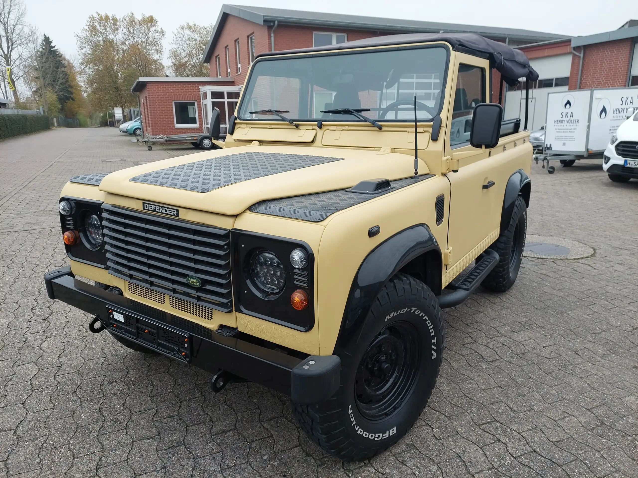 Land Rover - Defender