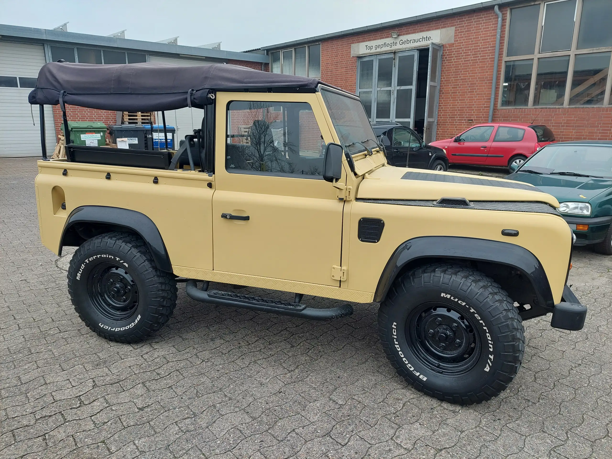 Land Rover - Defender