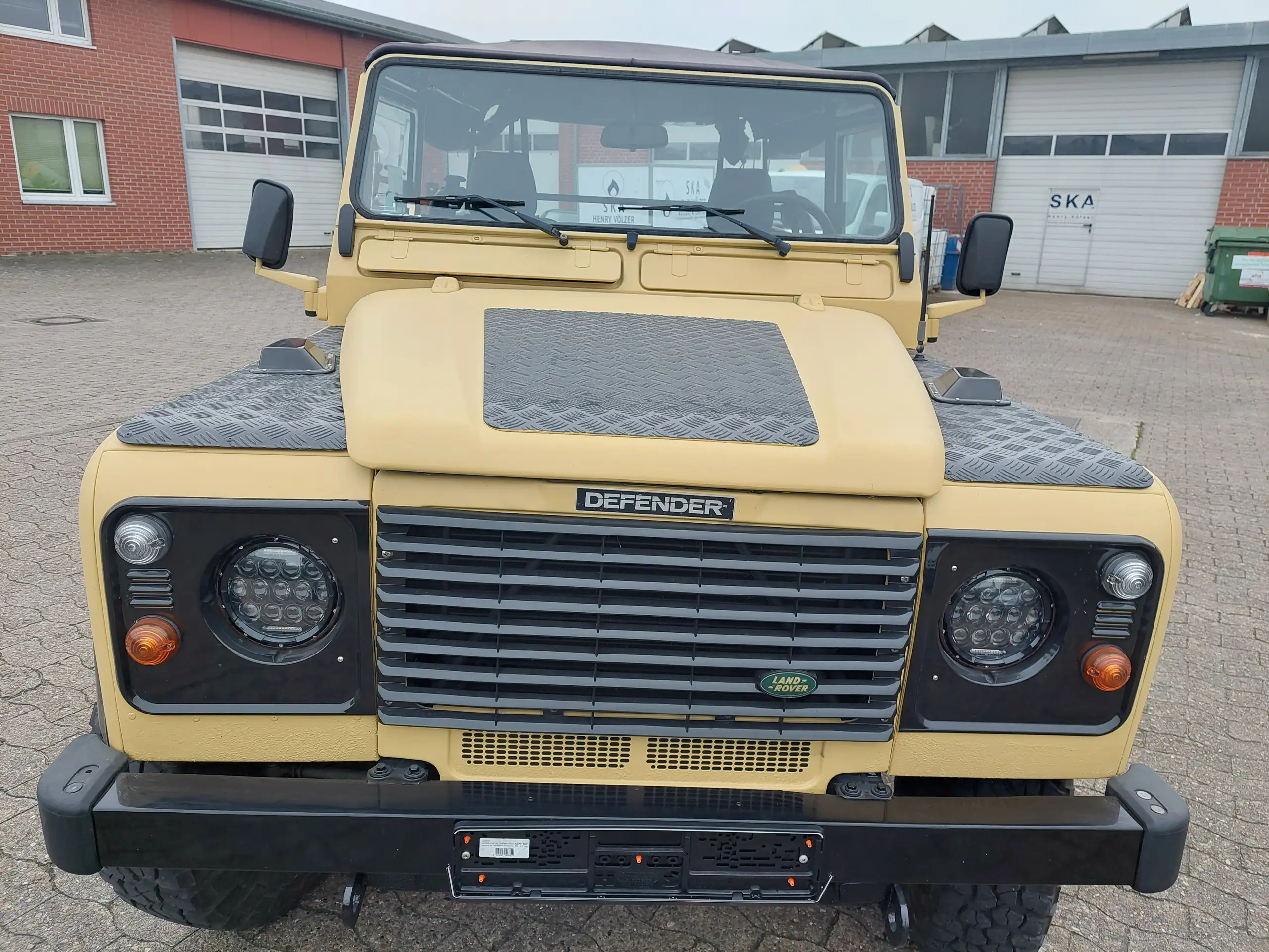 Land Rover - Defender