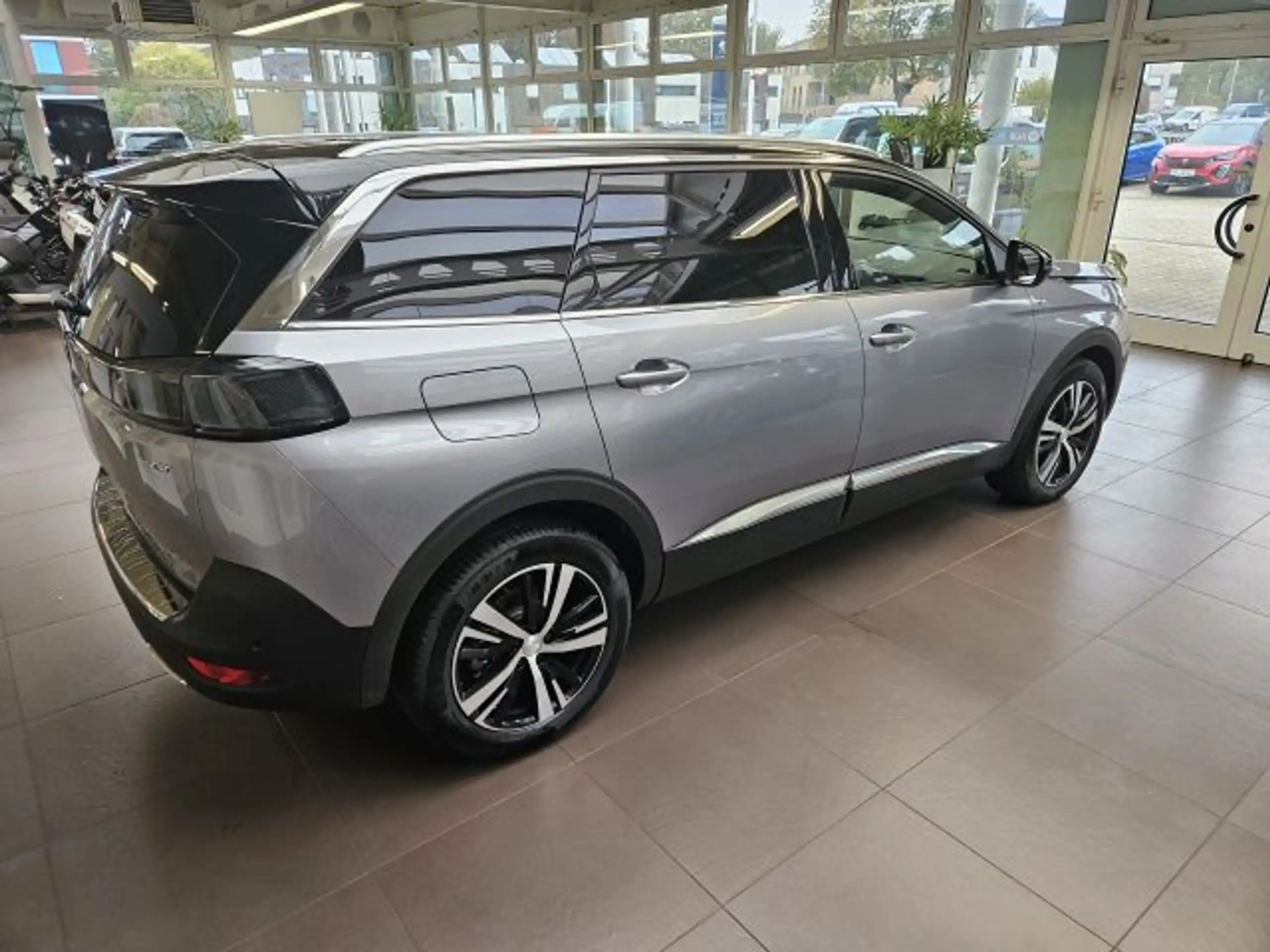 Peugeot - 5008