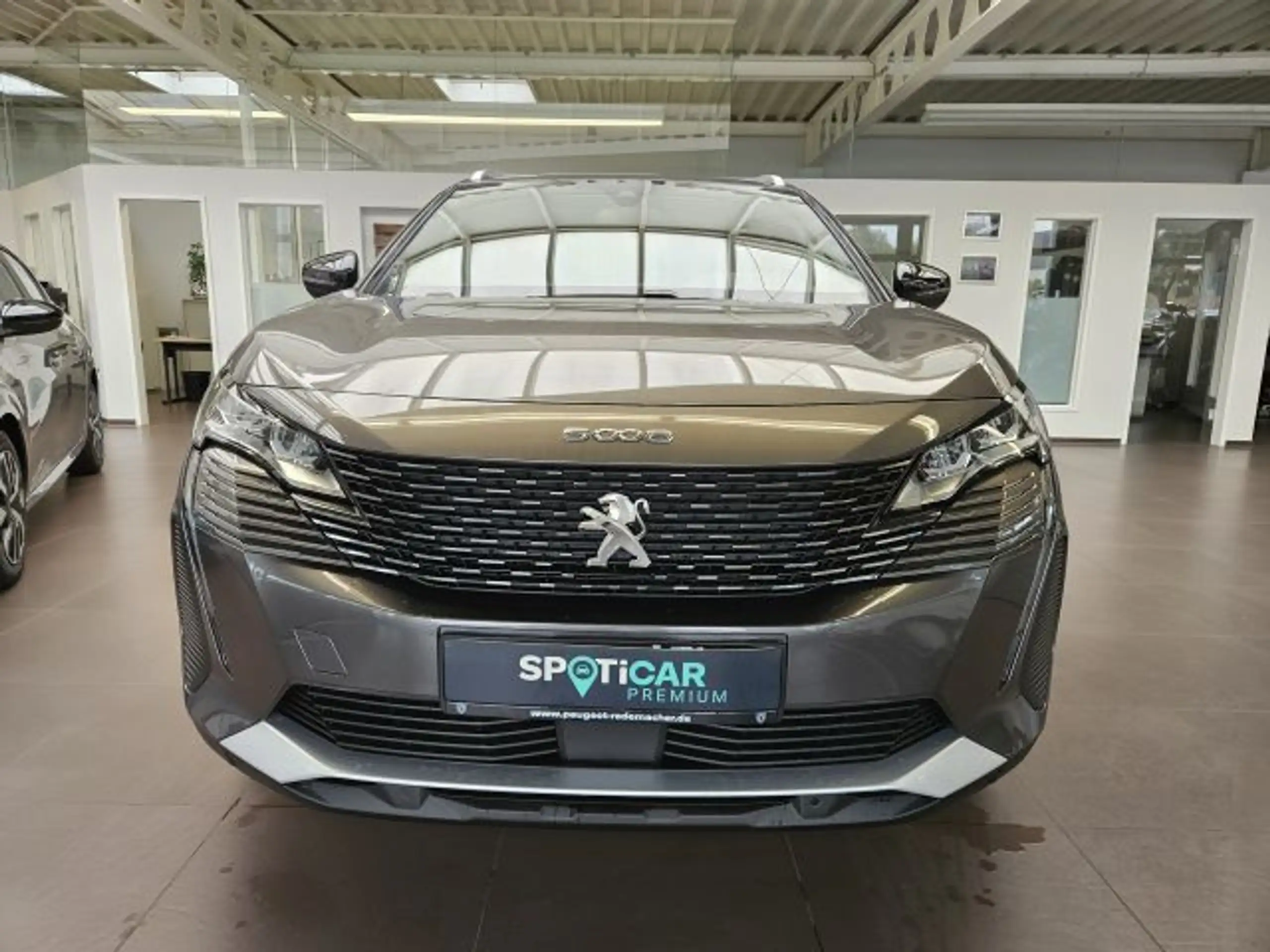 Peugeot - 5008