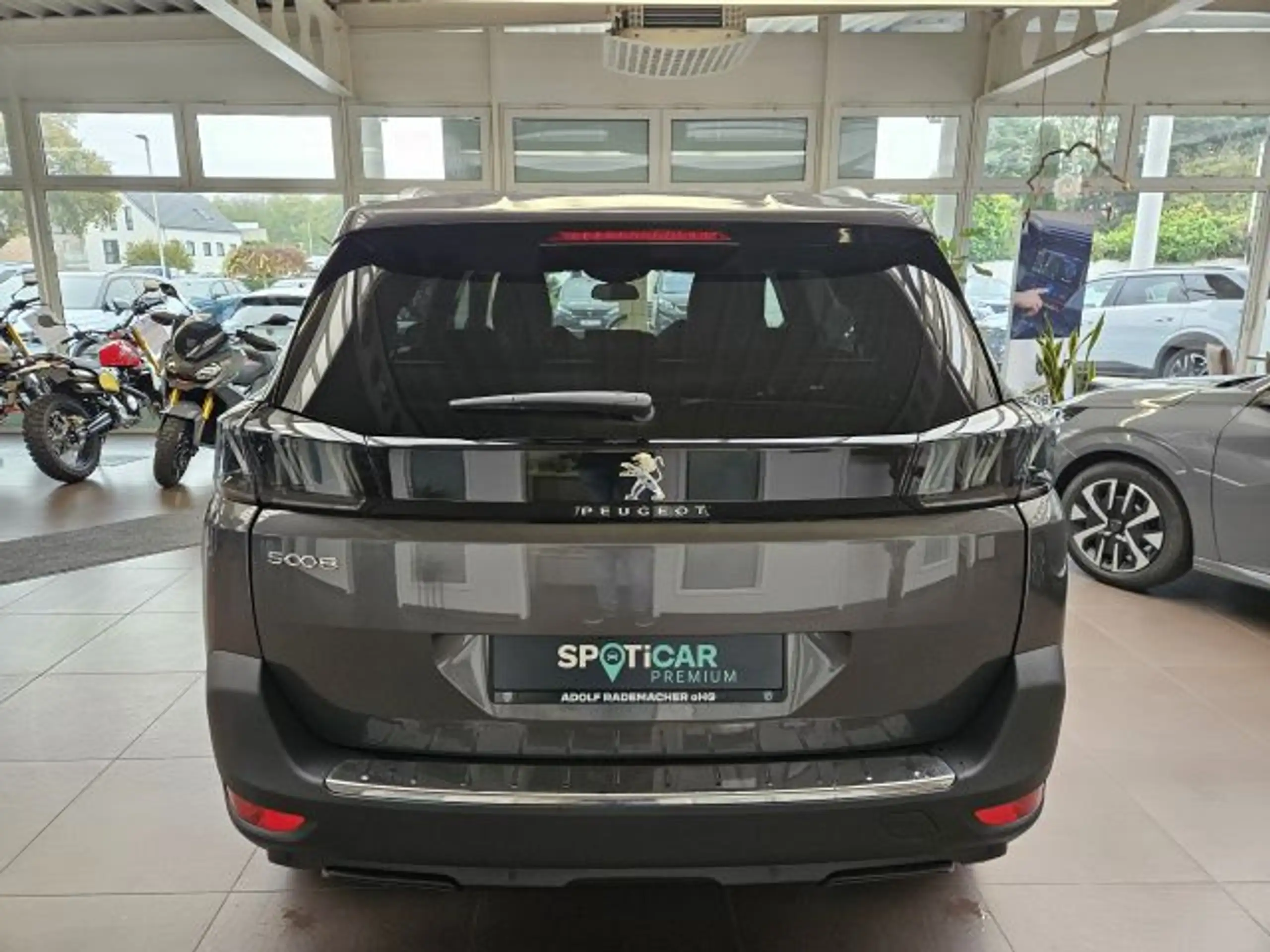 Peugeot - 5008