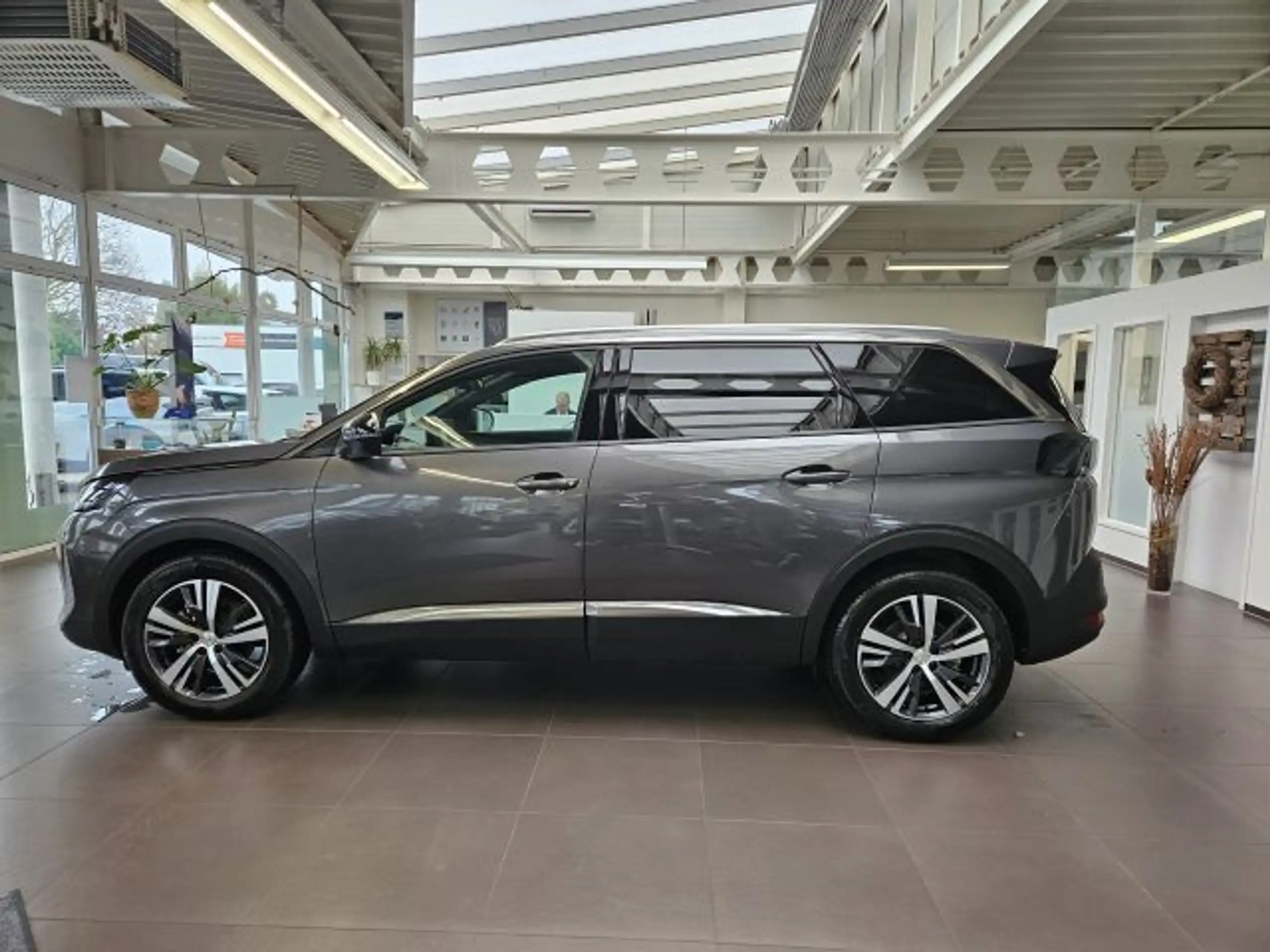 Peugeot - 5008