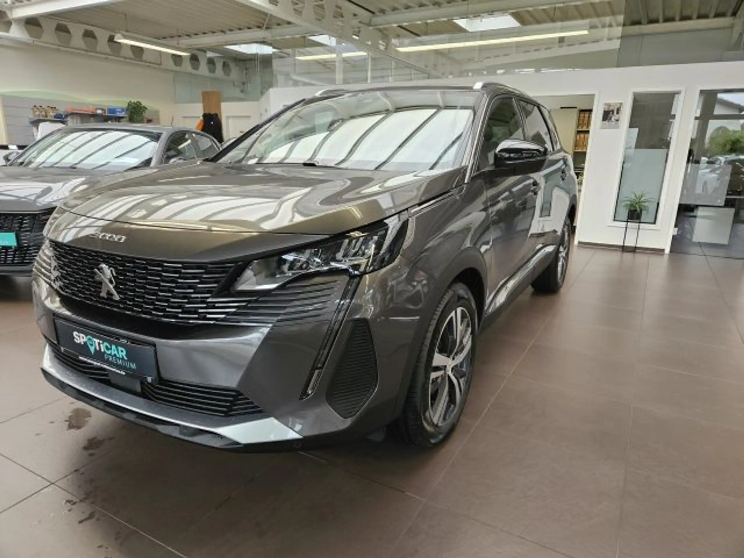 Peugeot - 5008