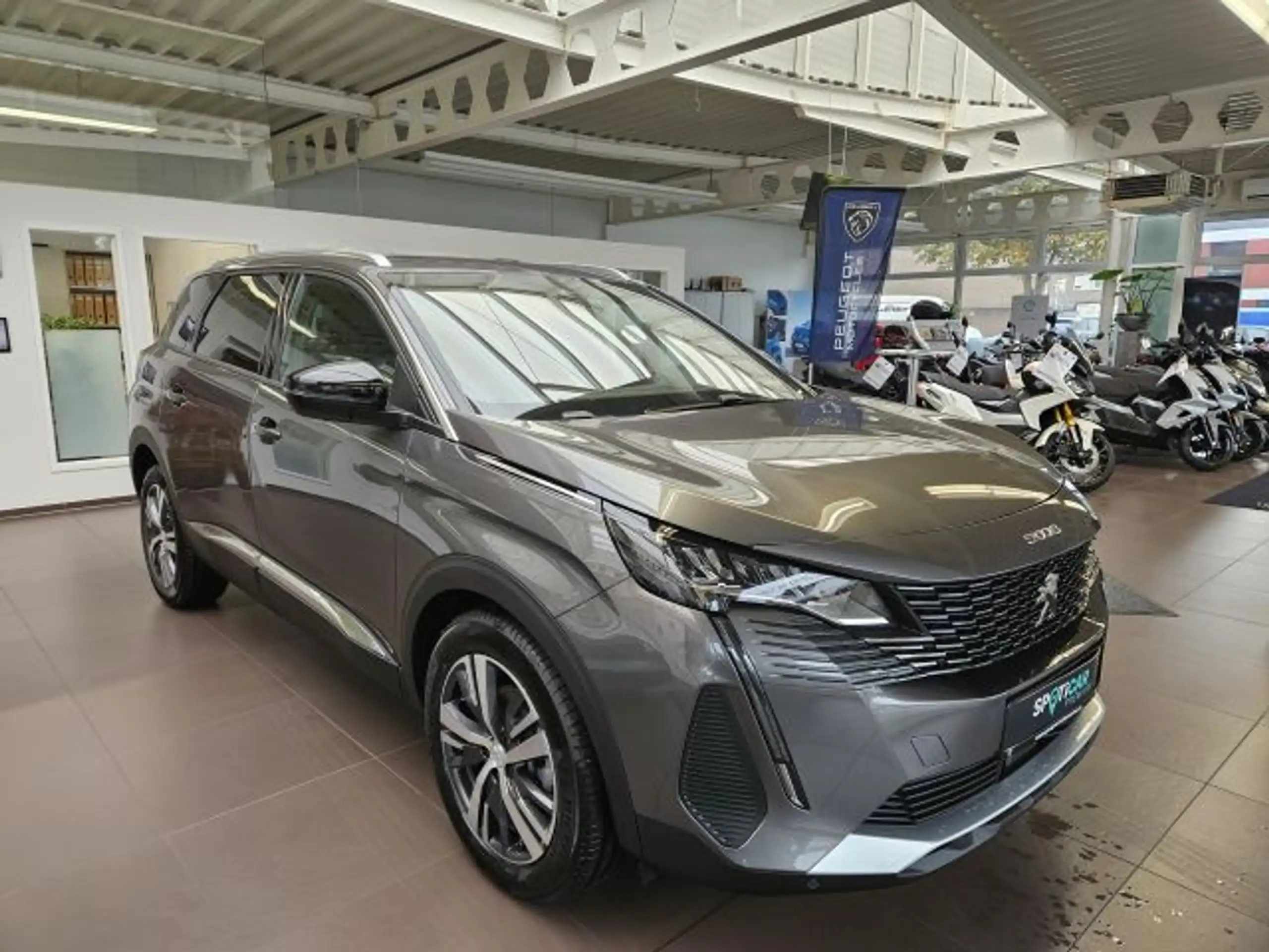 Peugeot - 5008