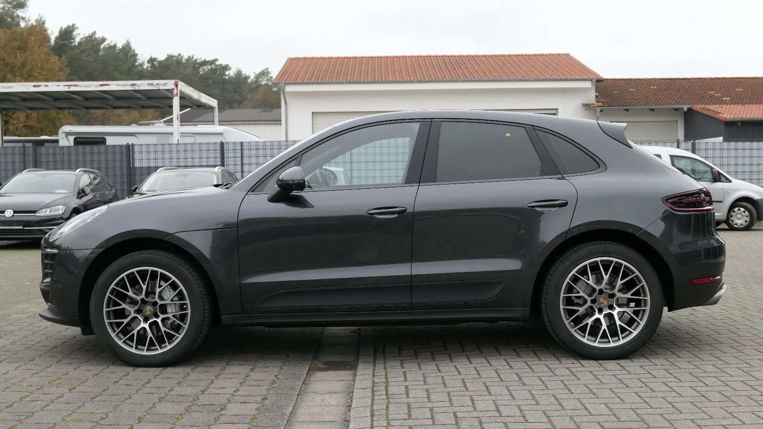 Porsche - Macan