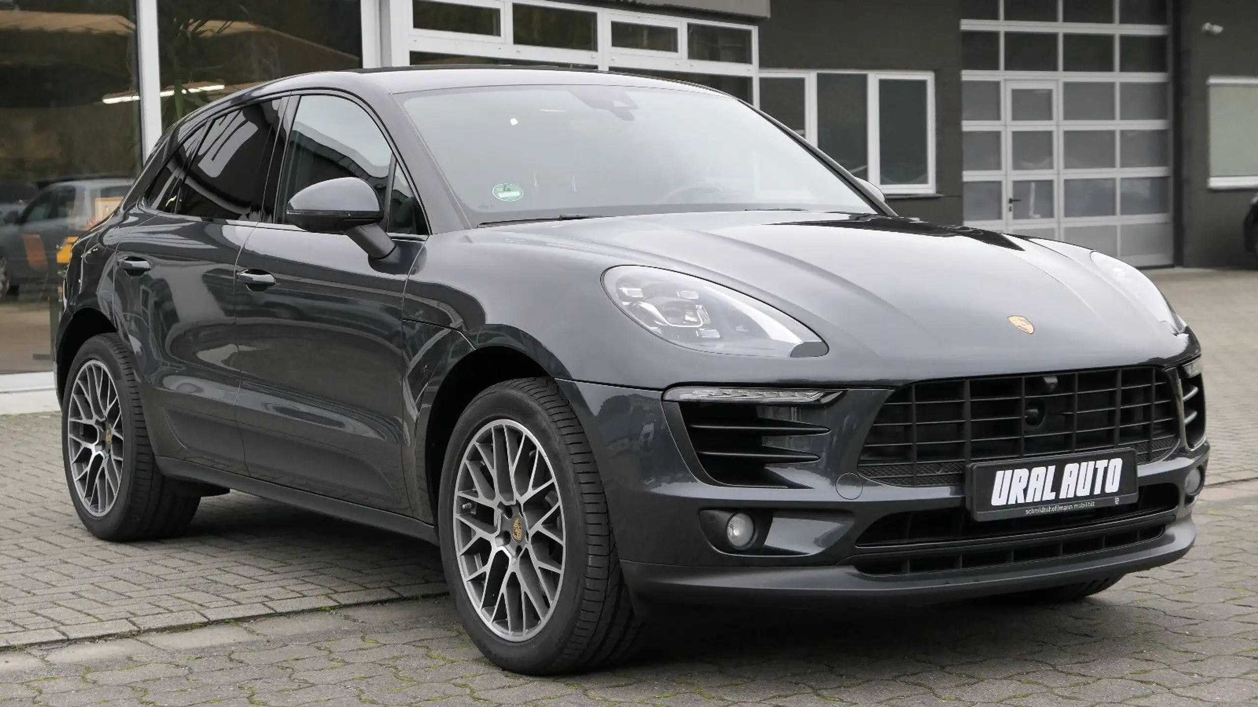 Porsche - Macan