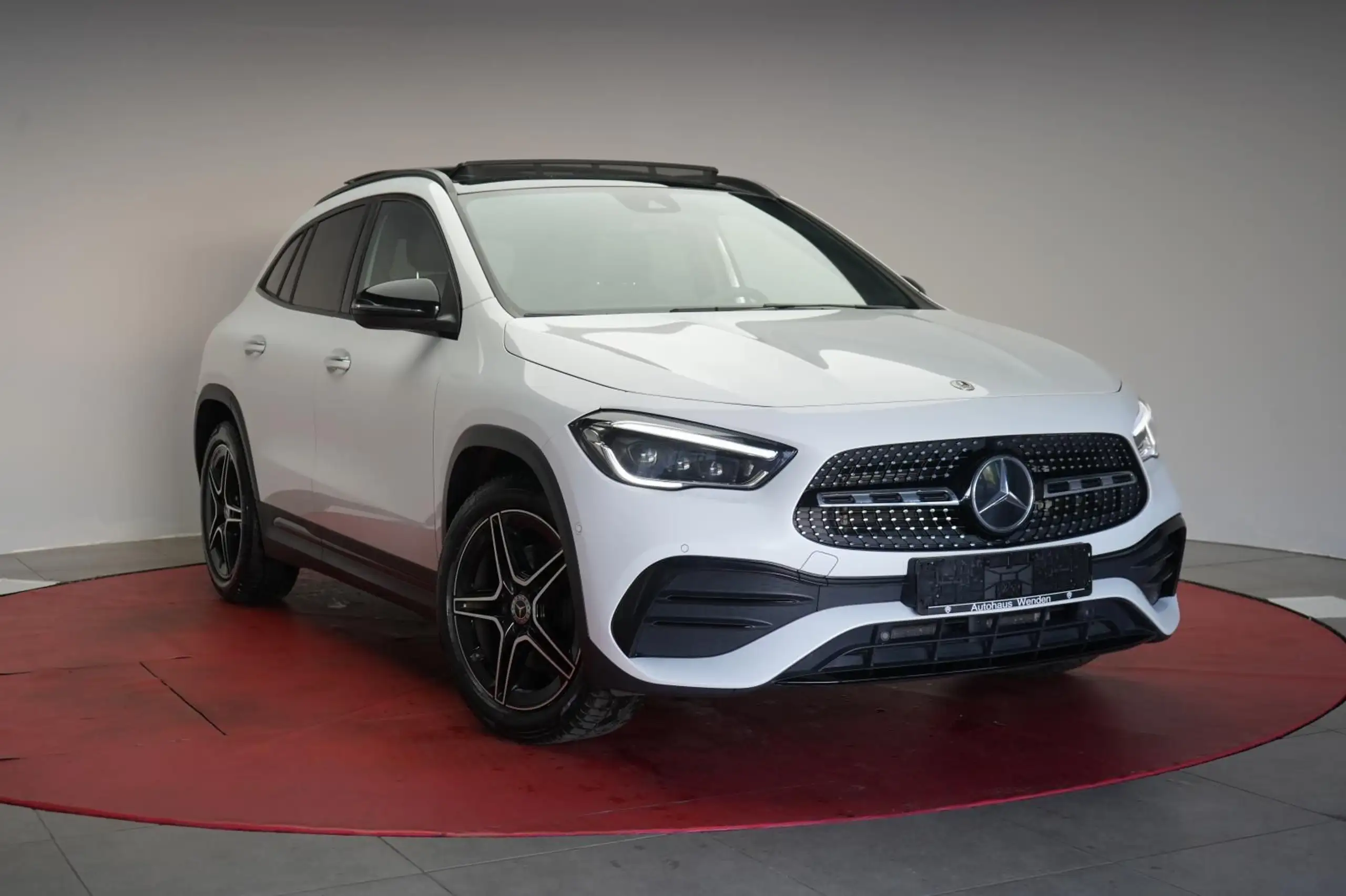 Mercedes-Benz - GLA 200