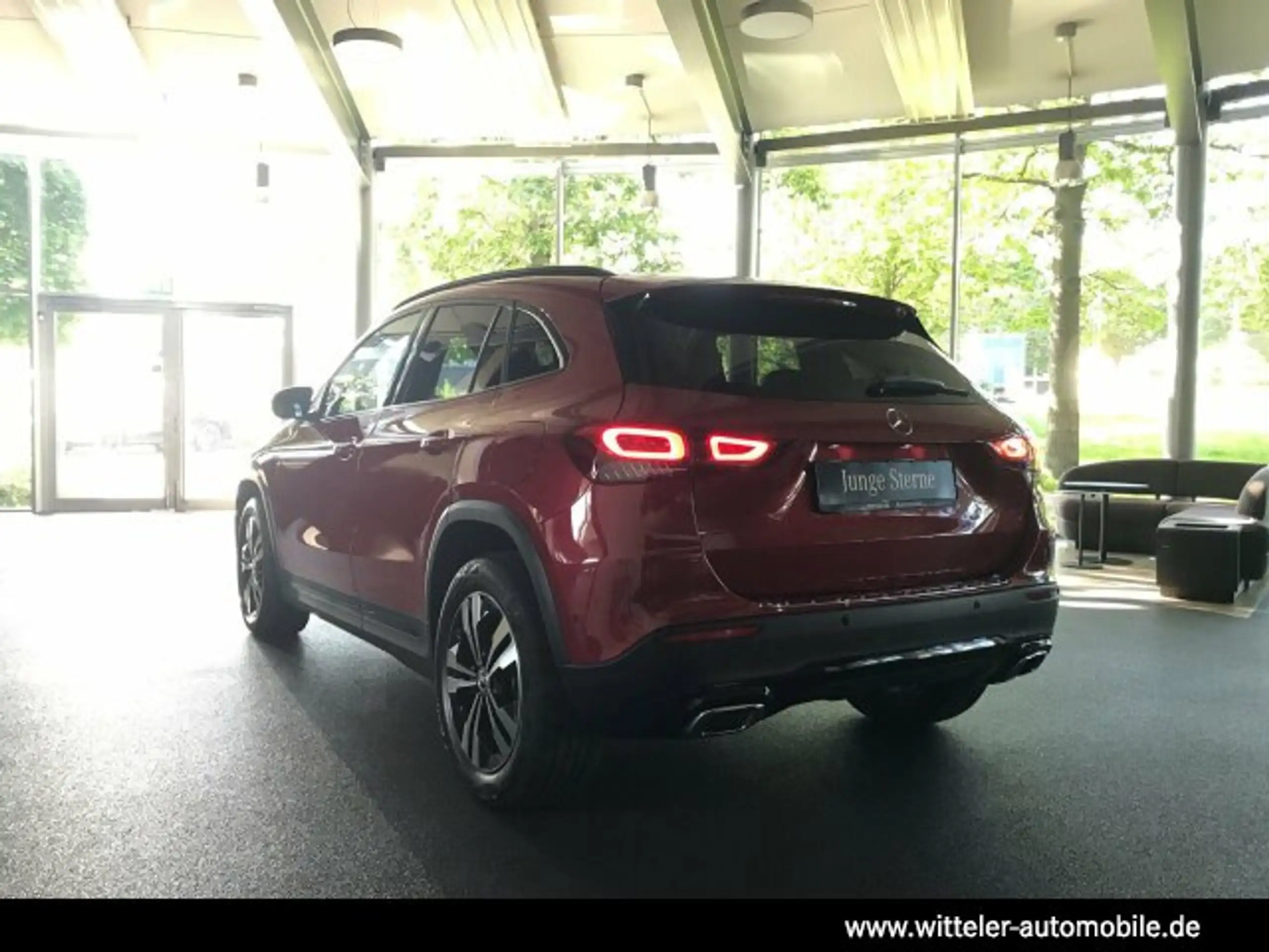 Mercedes-Benz - GLA 220