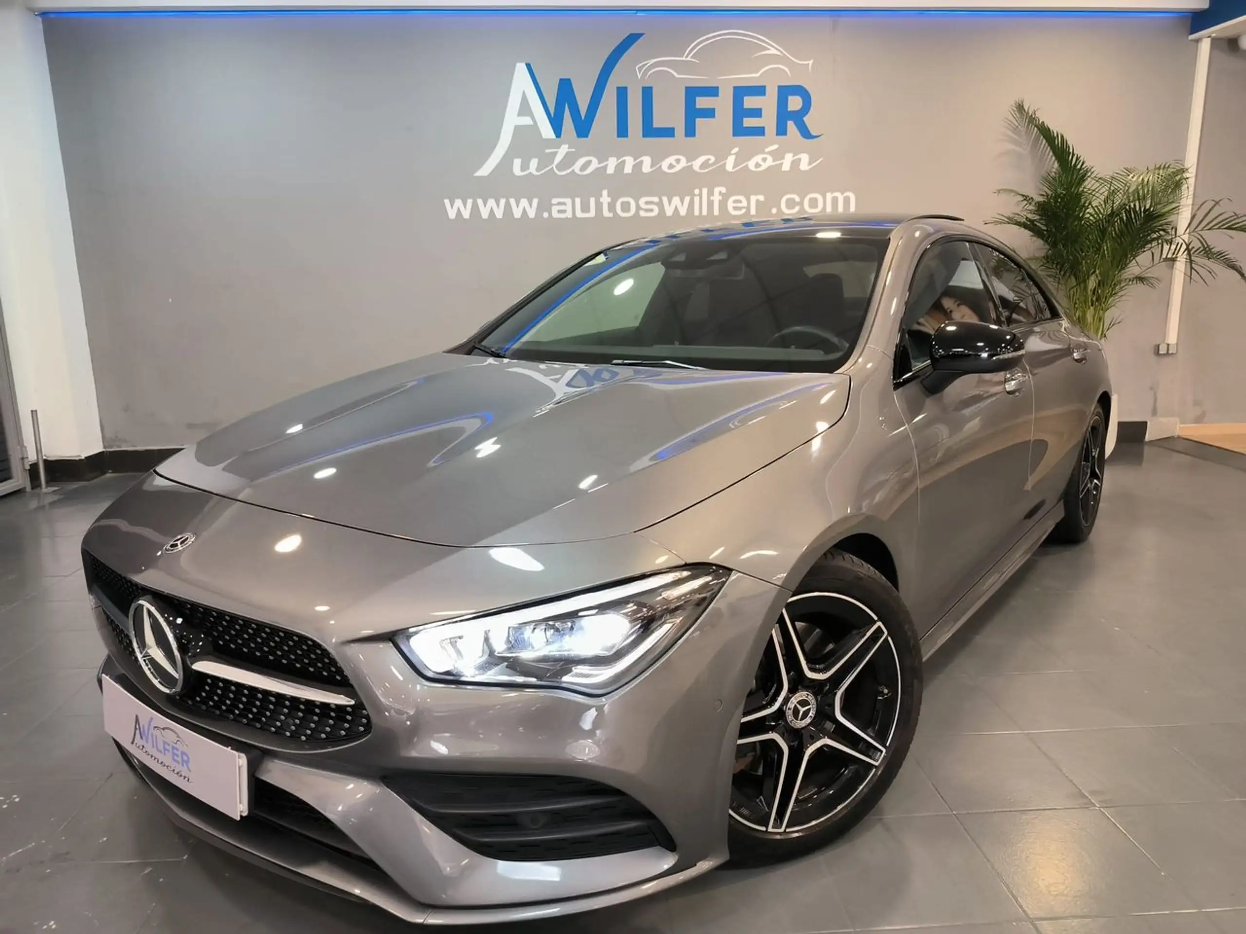 Mercedes-Benz - CLA 200