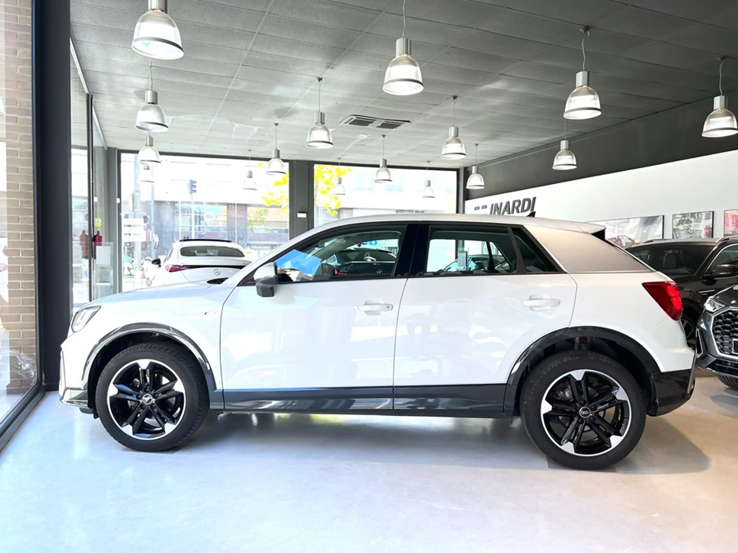 Audi - Q2